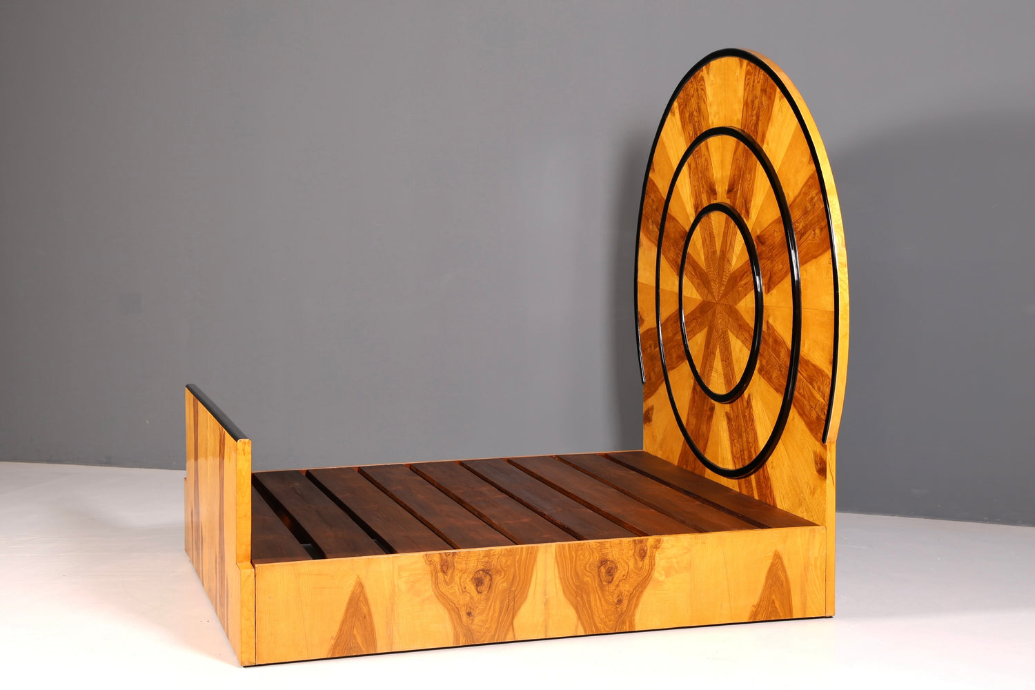 Außergewöhnliches Art Deco Stil Bettgestell "Sun" Birke Schlafzimmer Doppelbett Massivholz Handgefertigt