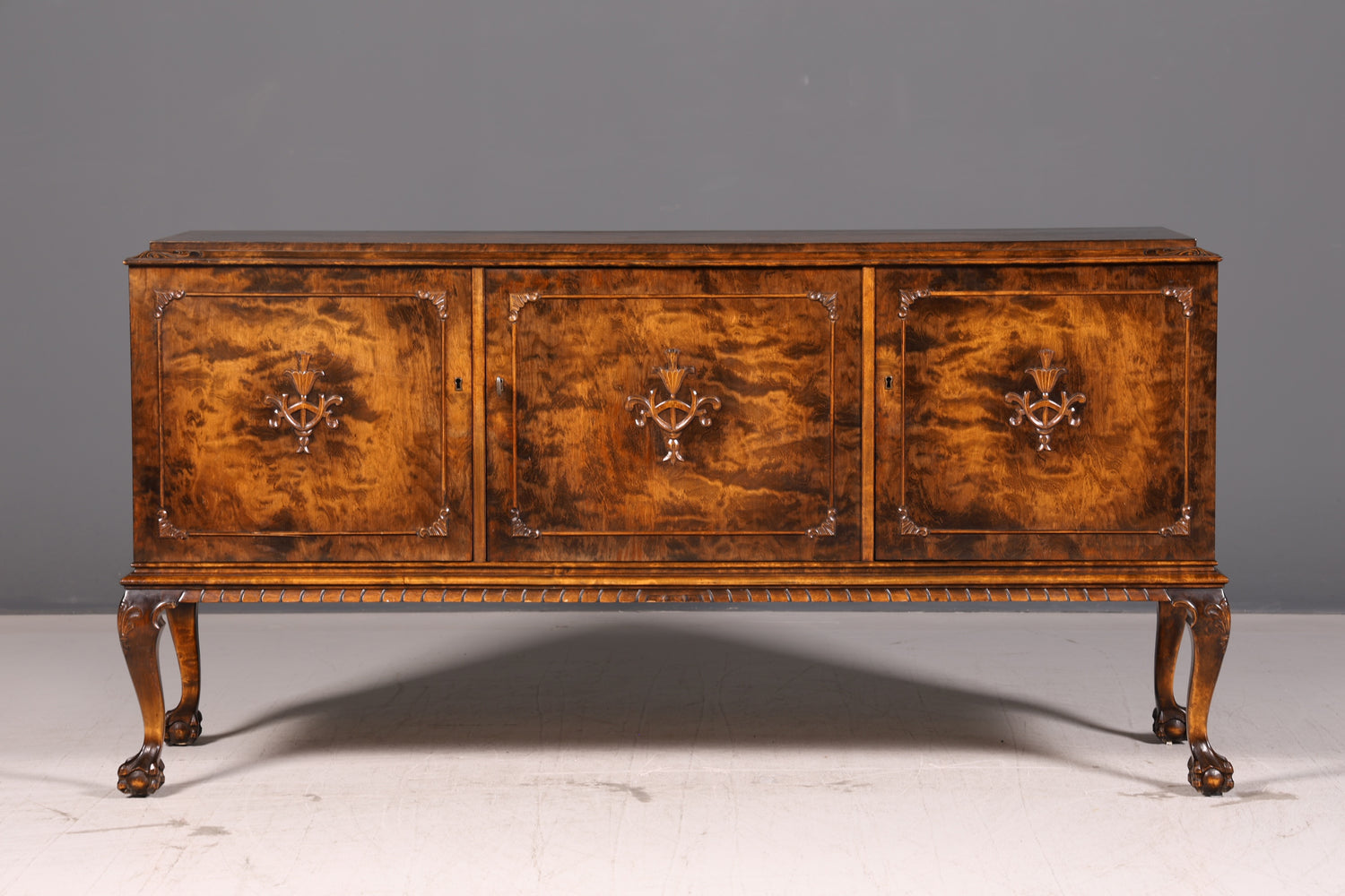 Wunderschönes Original Art Deco Sideboard Schrank TV Kommode um 1930 Chippendale Massivholz
