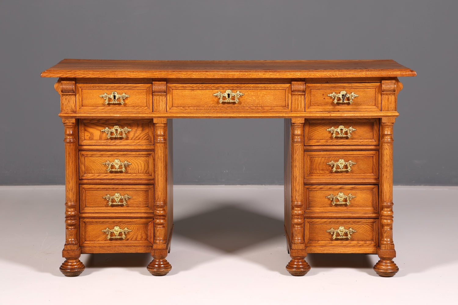 Traumhafter Gründerzeit Schreibtisch Jugendstil Bürotisch Löwenfüße Antik Massivholz