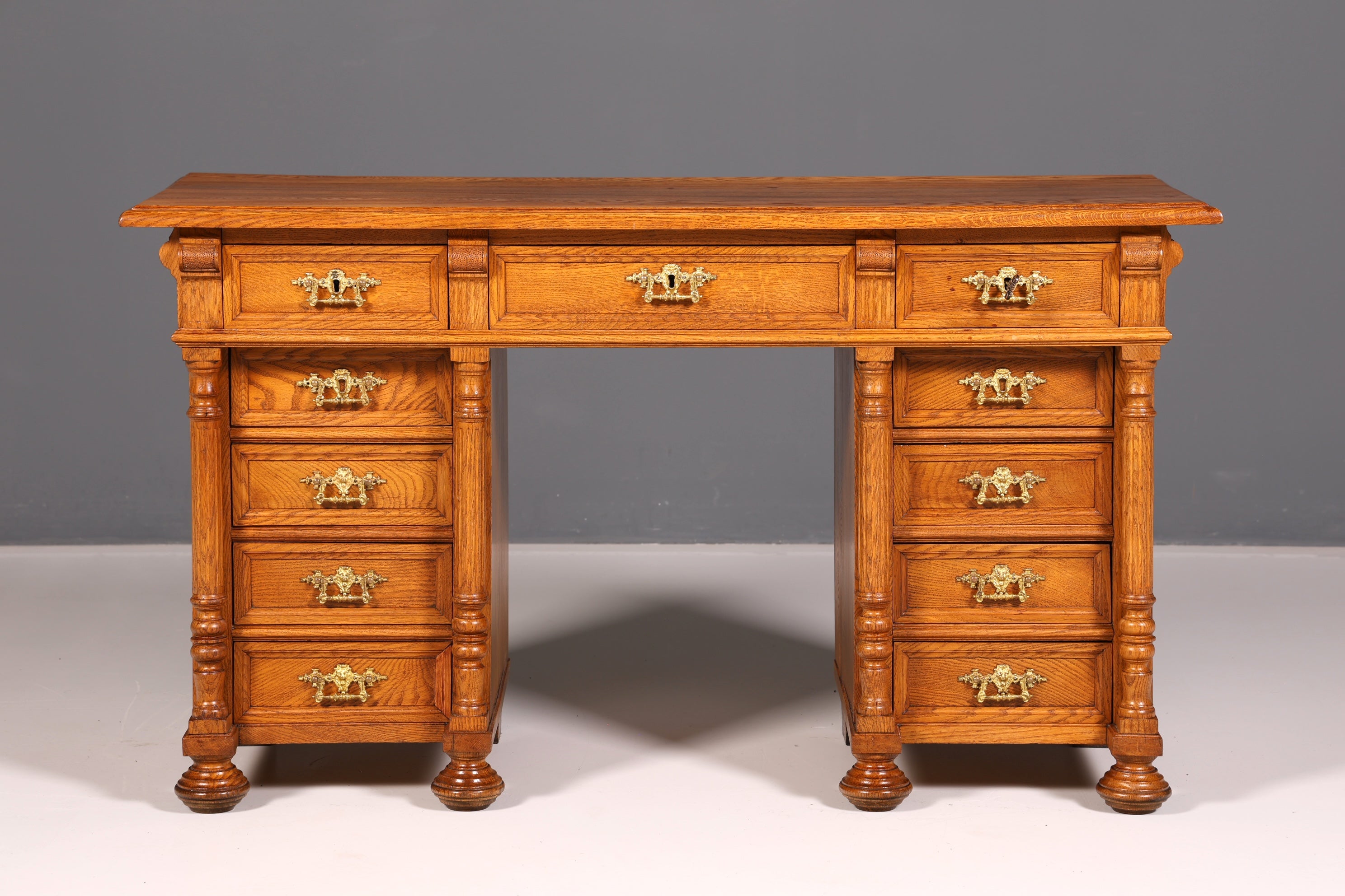 Traumhafter Gründerzeit Schreibtisch Jugendstil Bürotisch Löwenfüße Antik Massivholz