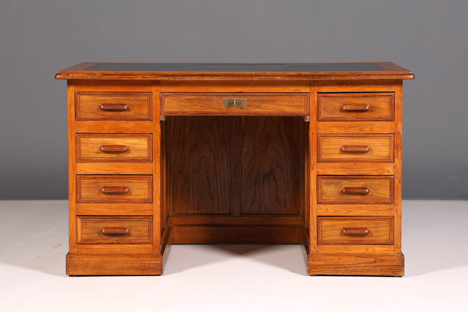 Wunderschöner Schreibtisch im Bauhaus Stil Art Deco Bürotisch Office Table Eiche Antik Vintage