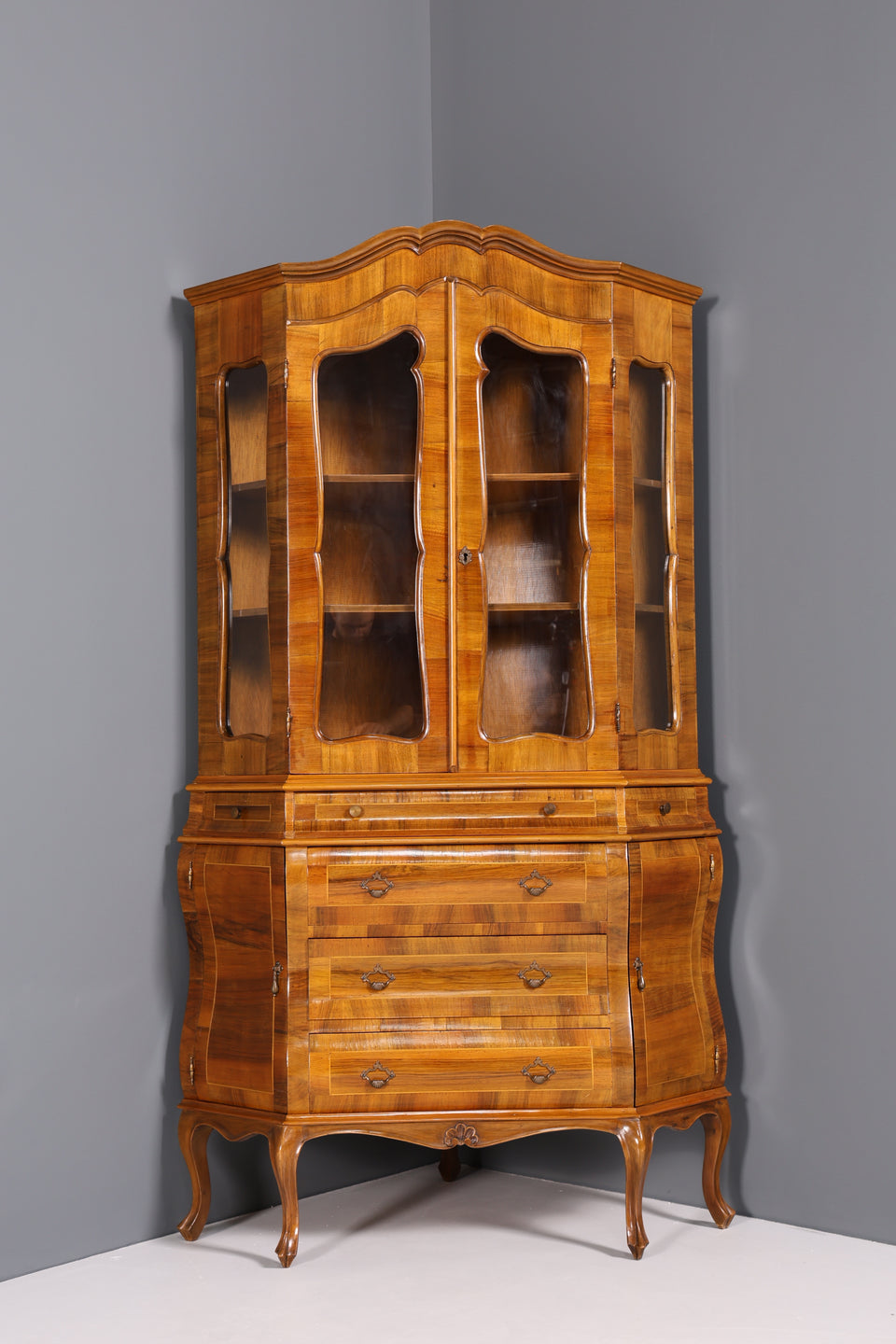 Wunderschöne Barock Eckvitrine echt Holz Chippendale Regal