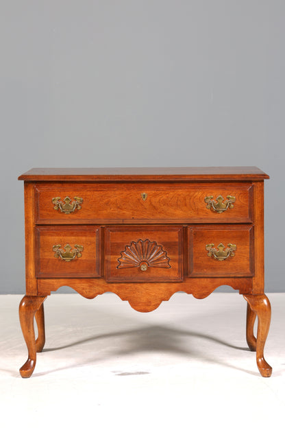 Stilvolle Kommode der Marke American Drew Inc. Antik Stil Sideboard USA Schubladenkommode
