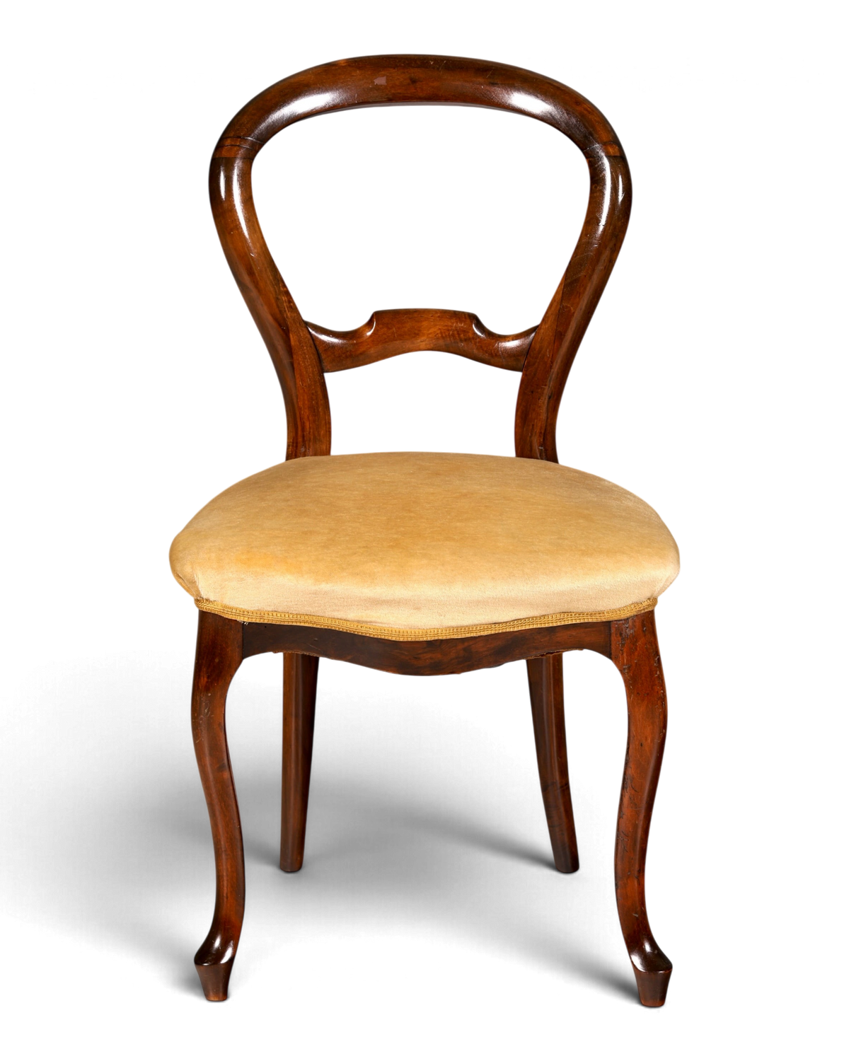 Hauptstadt Möblerei Stuhl H949 mit dunklem Holzrahmen und goldgelbem Samtpolster im antiken Design