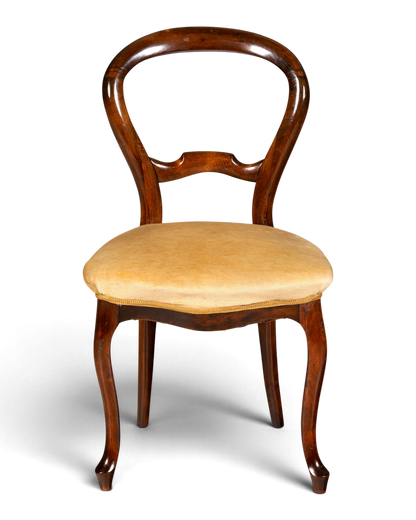Hauptstadt Möblerei Stuhl H949 mit dunklem Holzrahmen und goldgelbem Samtpolster im antiken Design