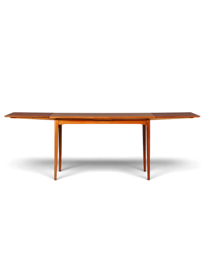 Hauptstadt Möblerei Mid Century Esstisch ausziehbar aus Holz im Danish Design mit konischen Beinen