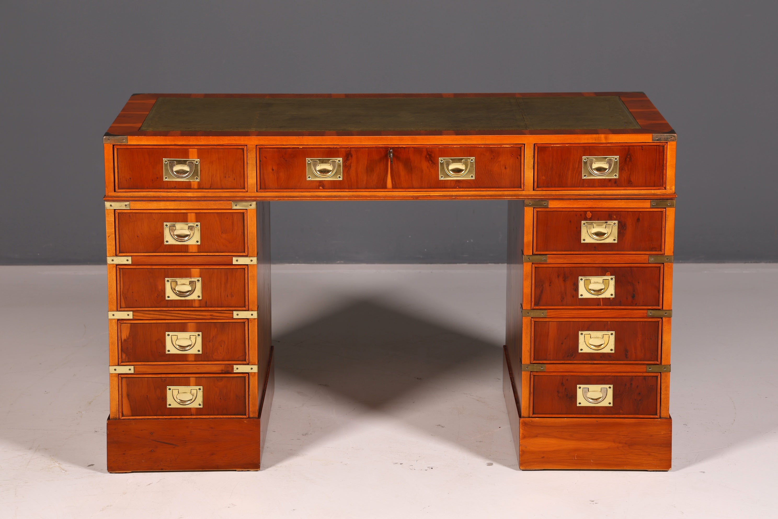 Edler Maritimer Schreibtisch Englischer Military Chest Bürotisch Office Table Echt Lederauflage Antik Vintage