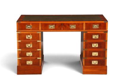 Hauptstadt Möblerei maritimer Military Chest Schreibtisch aus Holz mit grüner Lederauflage und Messingbeschlägen