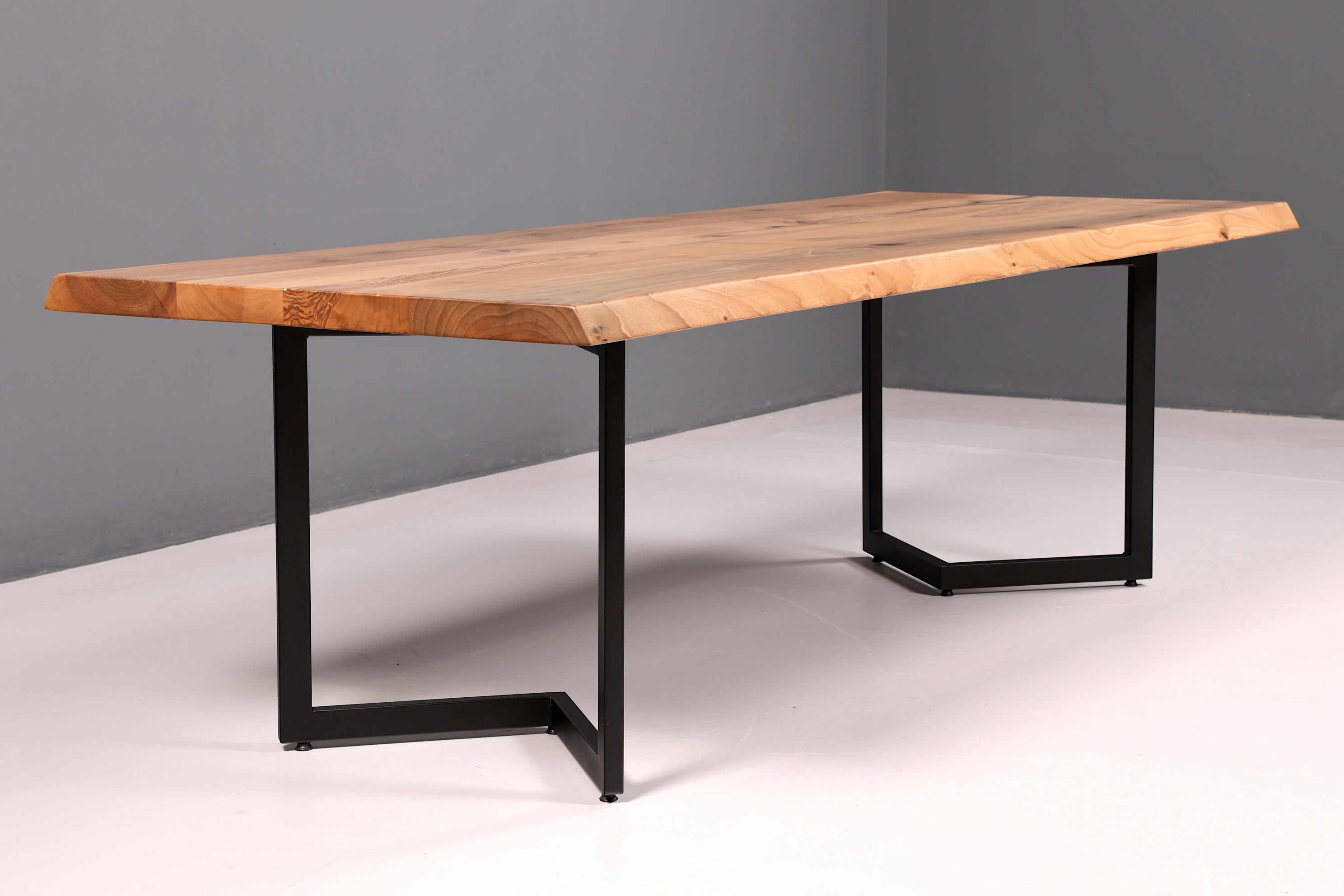 Traumhafter Nussbaum Tisch 260cm-95cm Esszimmer Tisch Baumkanten Platte Massiv Holz Küchentisch