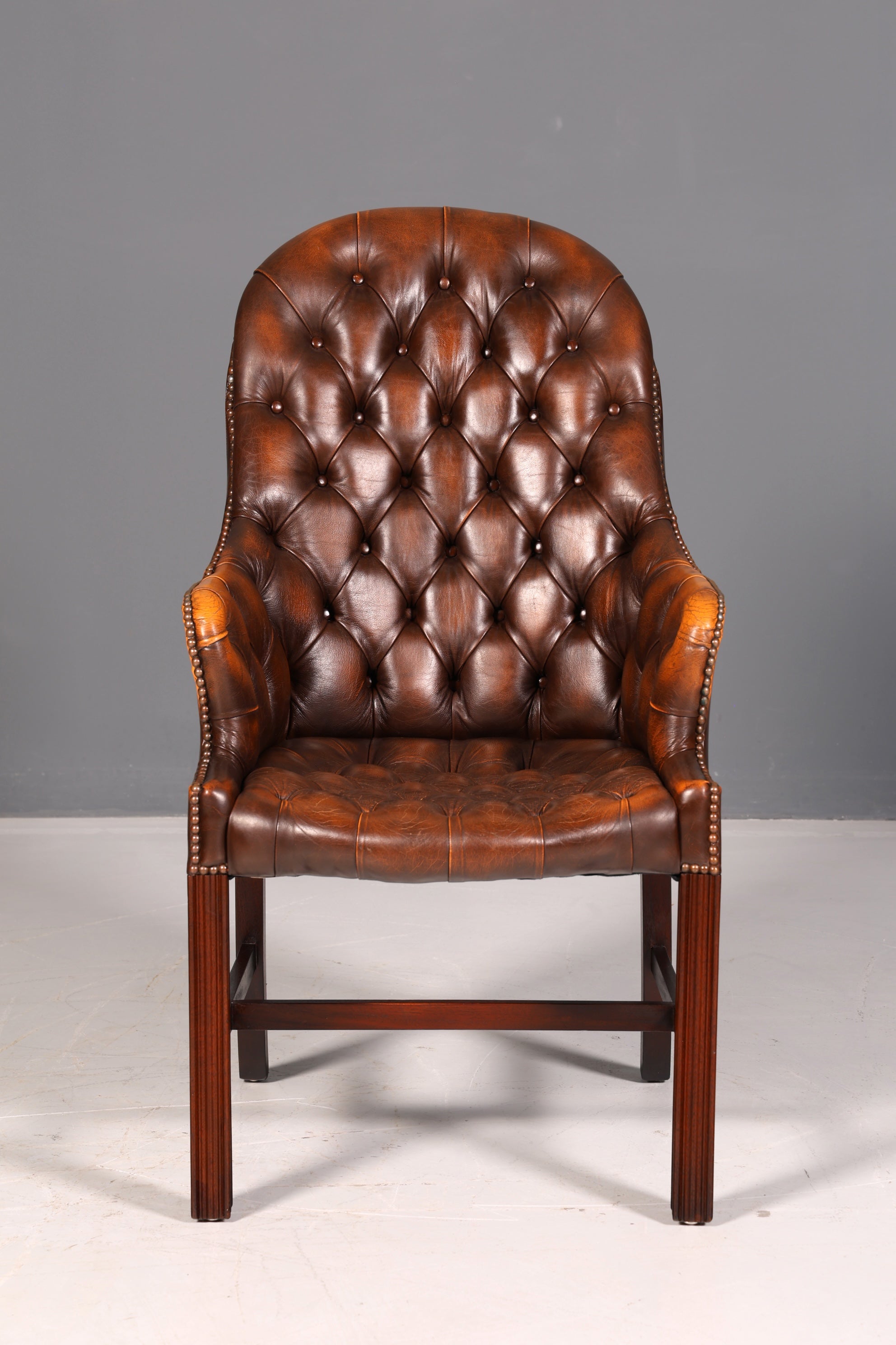 Wunderschöner Original Chesterfield Armlehnstuhl Braun Echt Leder Englisch Herrensessel Schreibtischstuhl Bürostuhl Sekretär Stuhl Antik Vintage