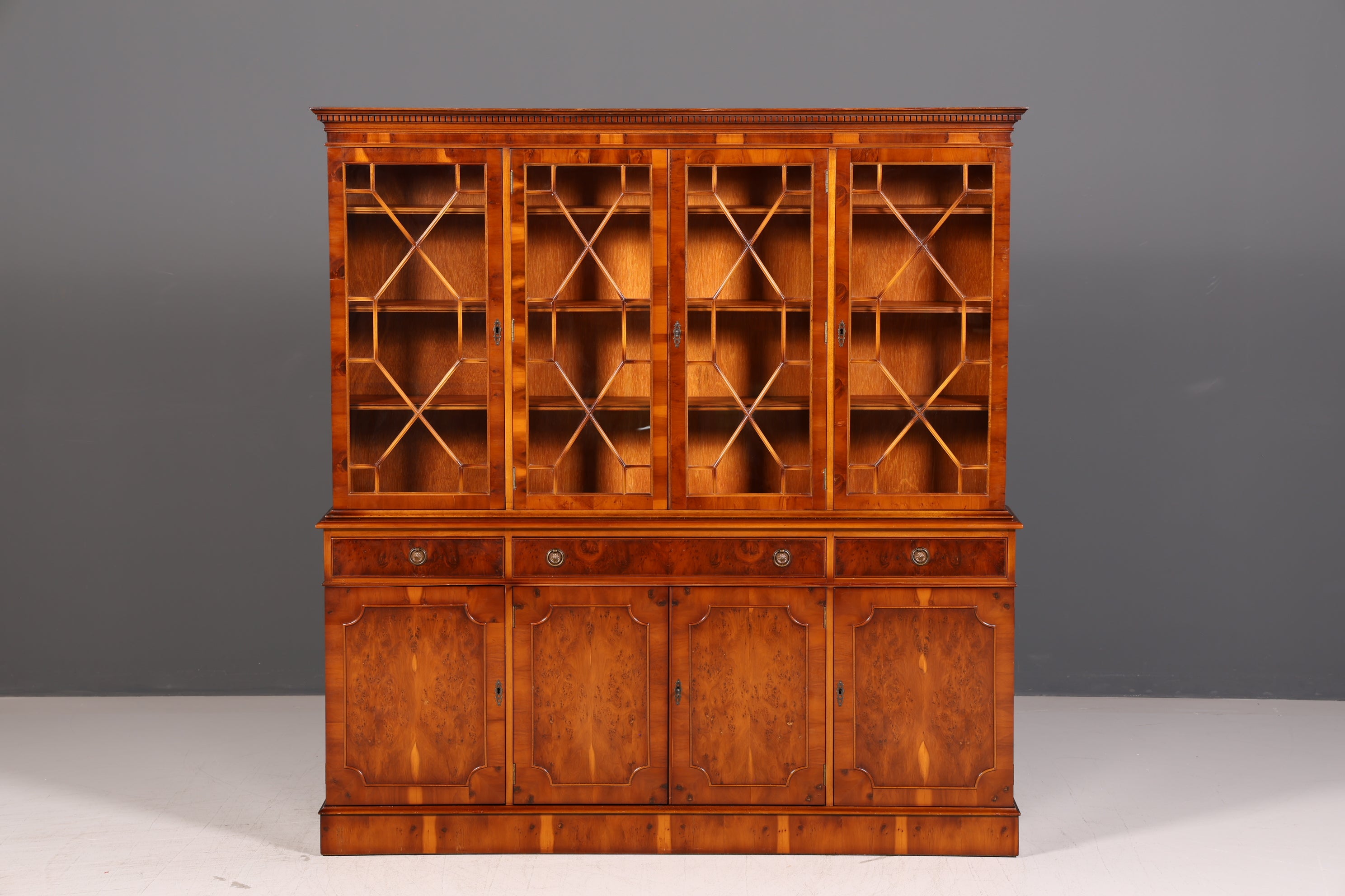Wunderschöne Englische Vitrine Bücherschrank Buffet Englisch Glasvitrine Bibliothek Vitrinenschrank