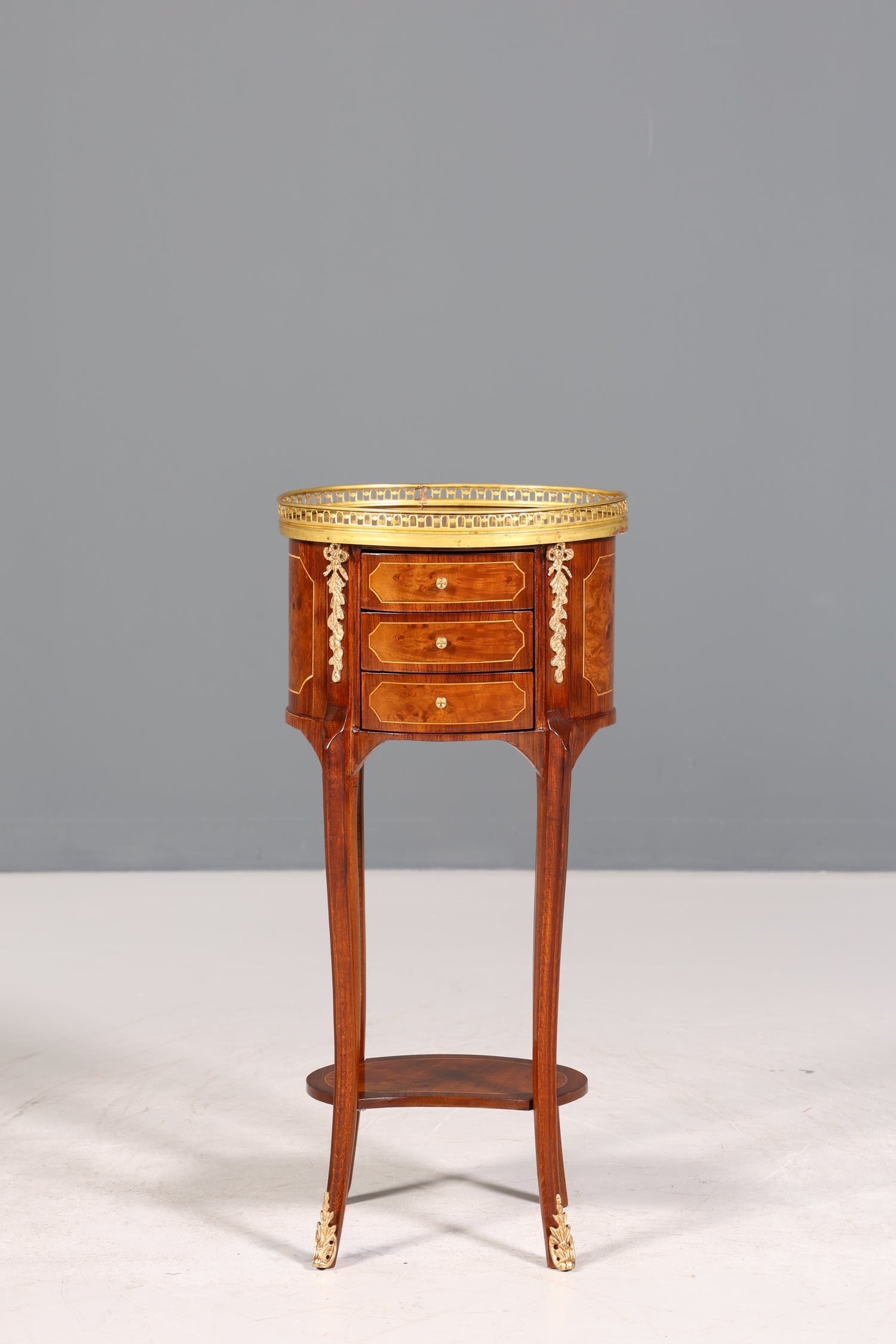 Edler Barock Louis XV Stil Beistelltisch Ablagetisch massiv Kommode Antik Stil