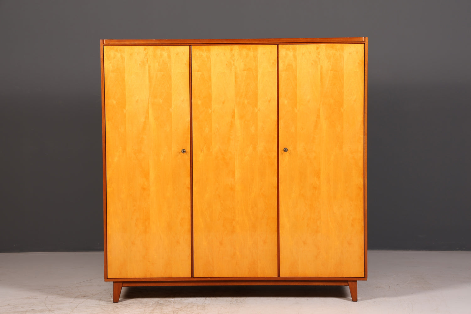 Traumhafter XL Mid Century Kleiderschrank Vintage Schrank Retro Wäscheschrank Dielenschrank Schlafzimmer