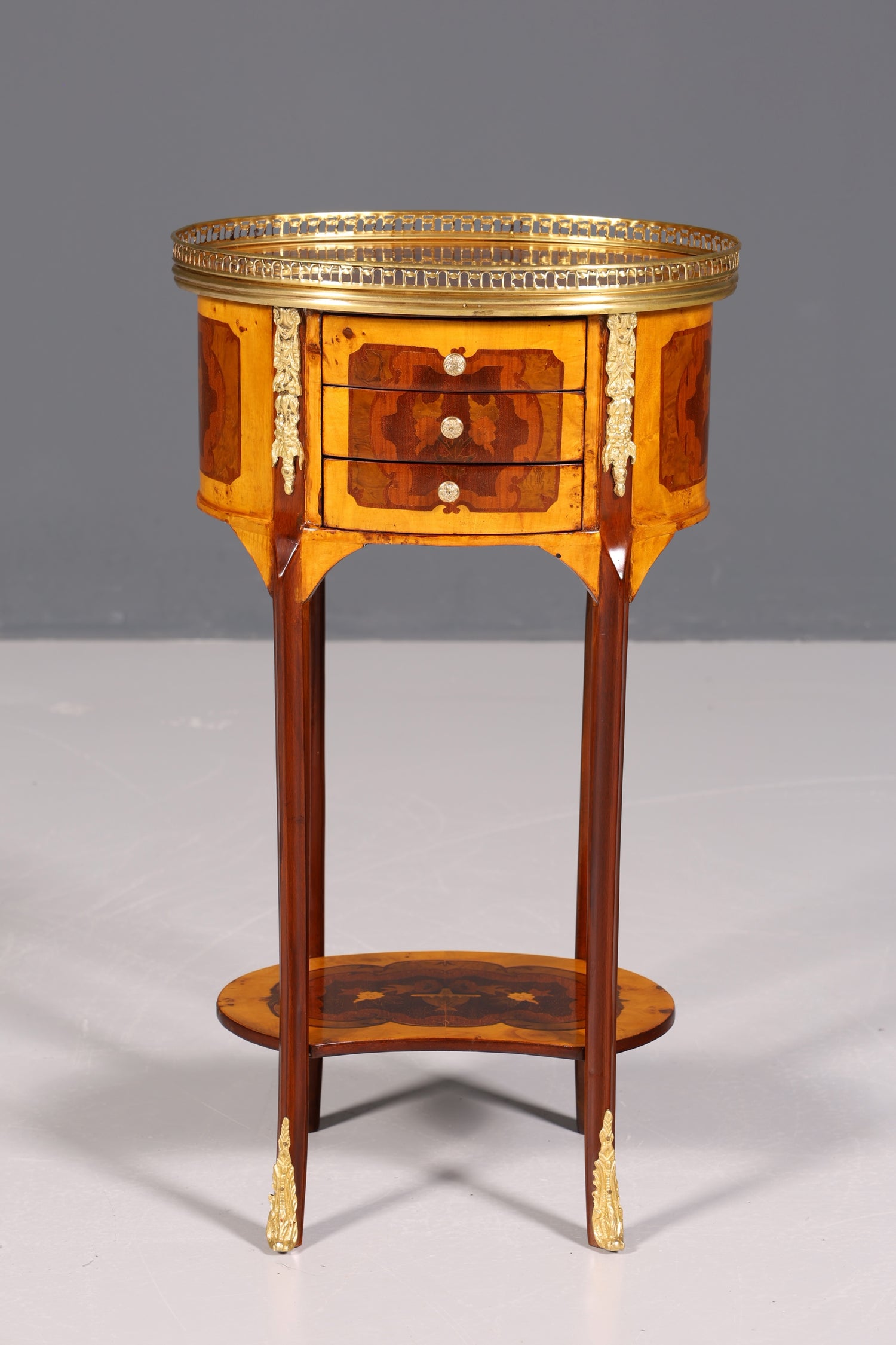 Traumhafter Barock Louis XV Stil Beistelltisch Ablagetisch massiv Kommode Antik Stil