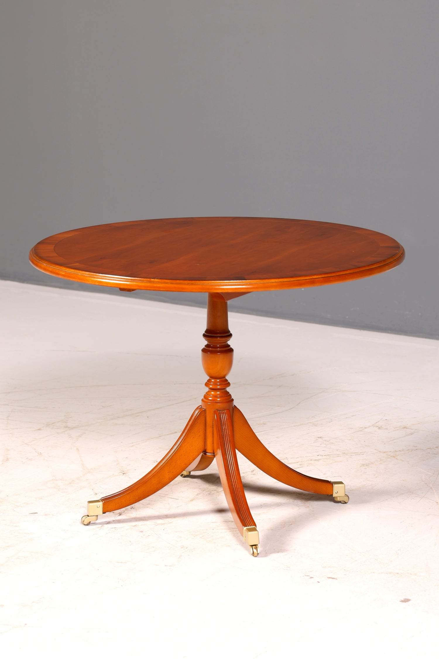 Traumhafter Original Heldense Couchtisch Eibe Englisch Antik Ablagetisch Regency Beistelltisch Rund Vintage