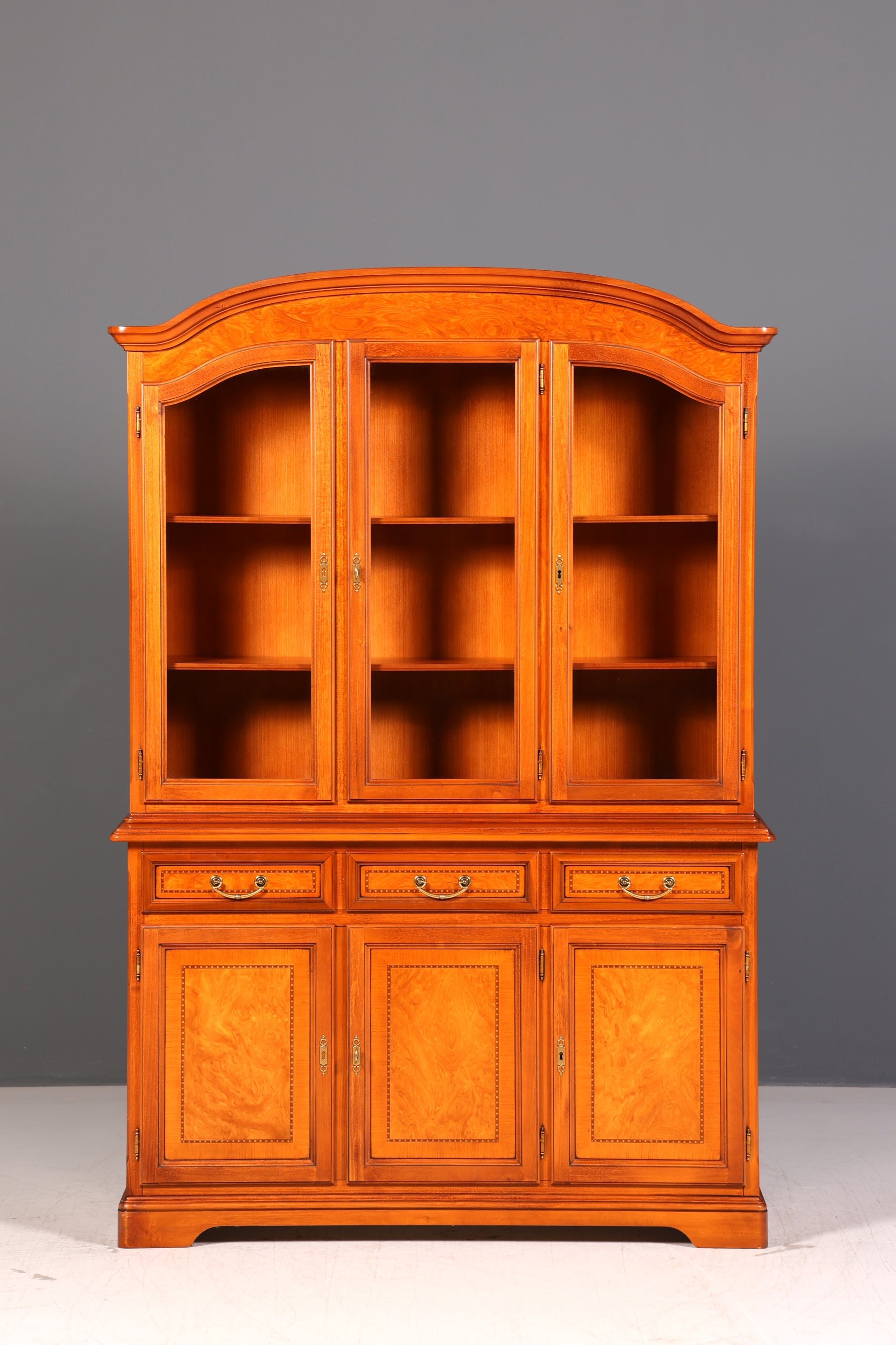 Traumhafte Original Selva Vitrine Epoca Antik Stil Buffet Schrank Bibliothek Kirschholz Glasvitrine