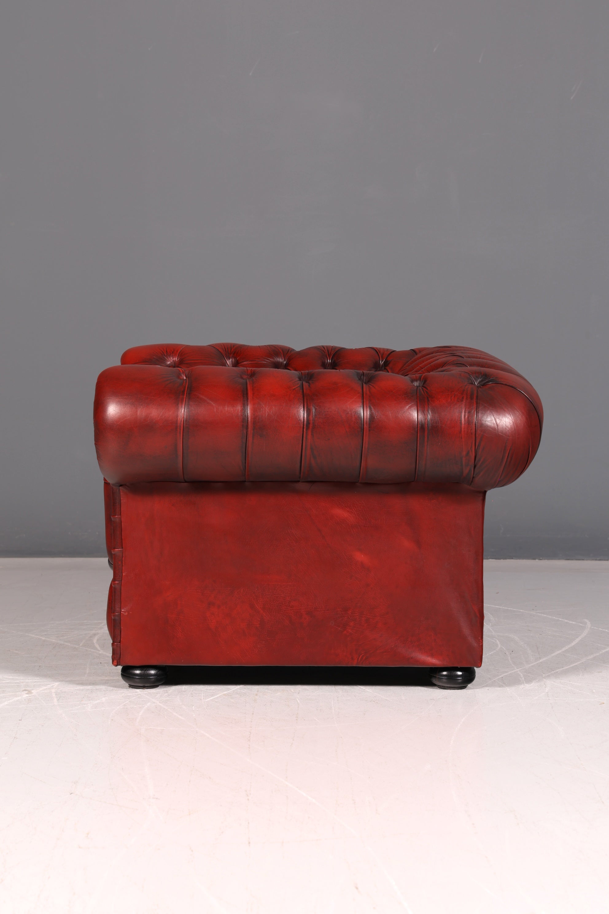 Stilvoller Original Chesterfield Sessel Oxblood Echtleder Englischer Armlehnsessel Herrensessel Antik Ledersessel