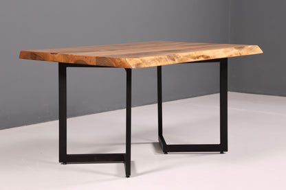 Traumhafter Nussbaum Tisch 140cm-100cm Esszimmer Tisch Baumkanten Platte Massiv Holz Küchentisch