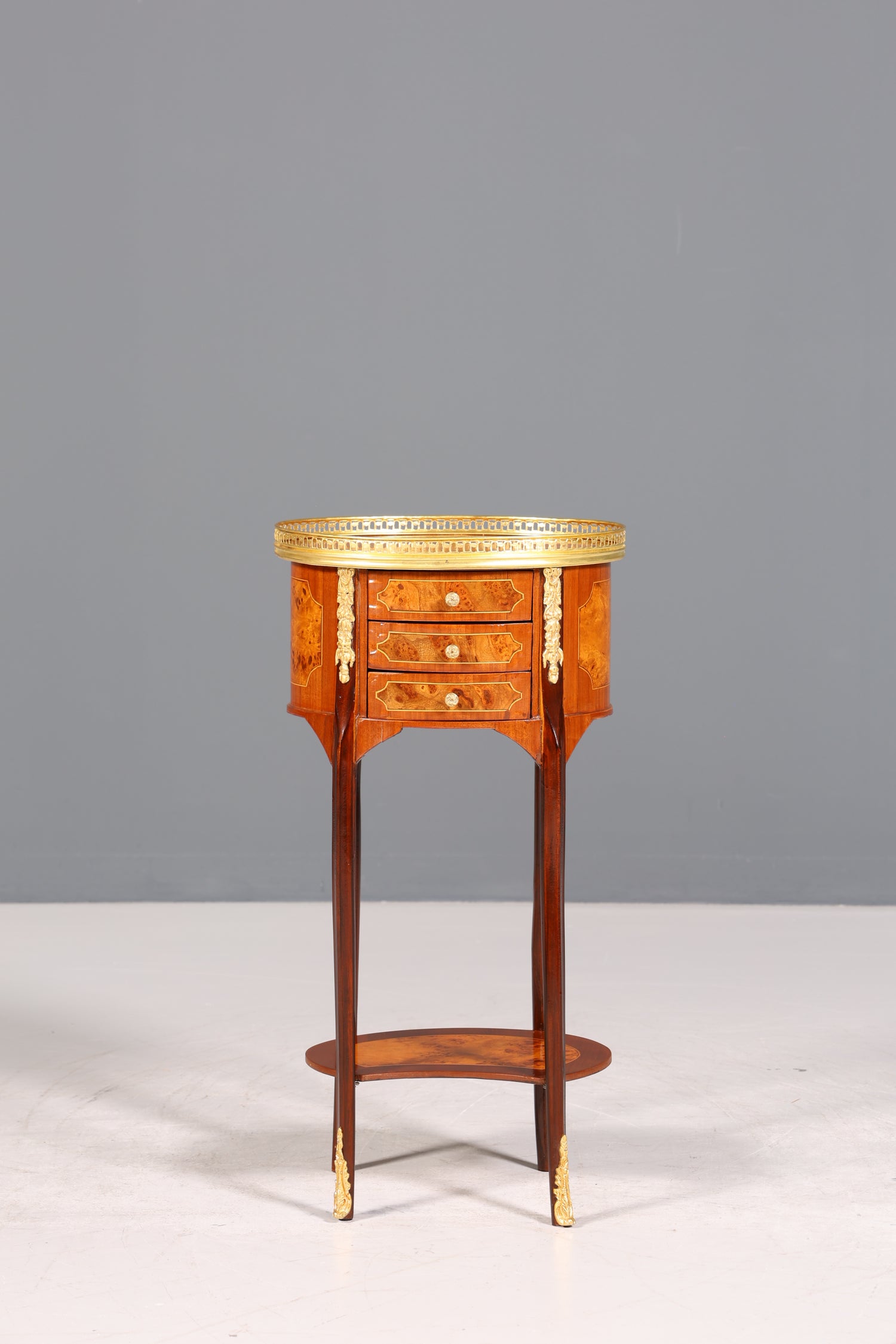 Wunderschöner Barock Louis XV Stil Beistelltisch Ablagetisch massiv Kommode Antik Stil