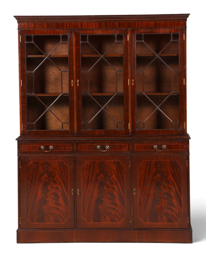 Hauptstadt Möblerei englische Mahagoni Vitrine aus den 60ern mit verglasten Türen und Schubladen im Vintage Stil