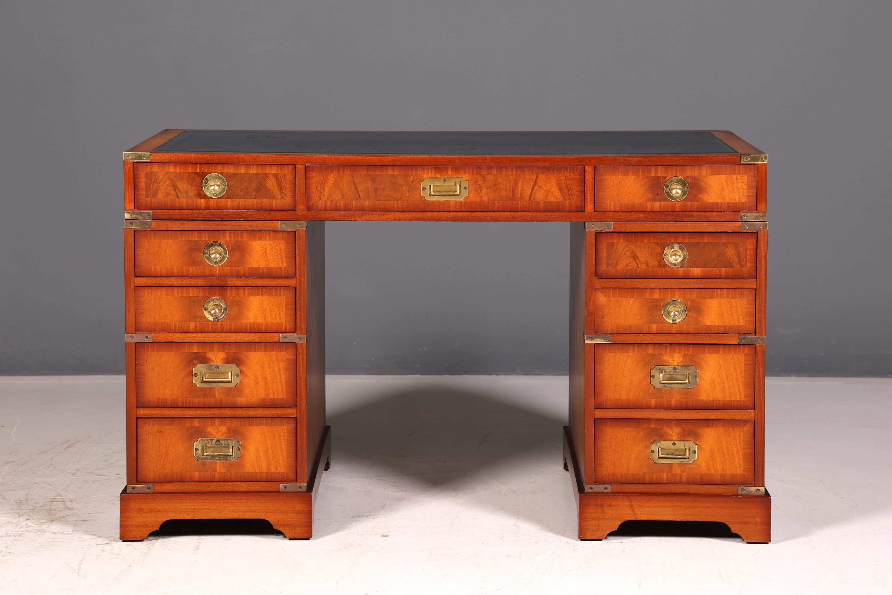 Edler Maritimer Schreibtisch Englischer Military Chest Bürotisch Office Table Echt Lederauflage Antik Vintage