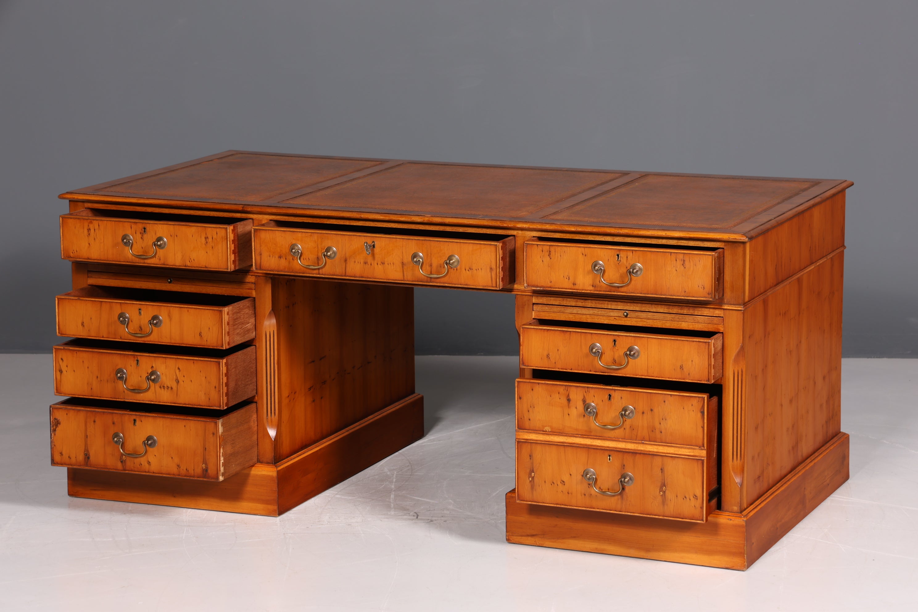 Traumhafter Englischer Schreibtisch Englisch Eibe Desk Leder Auflage Antik Stil Bürotisch Office Desk
