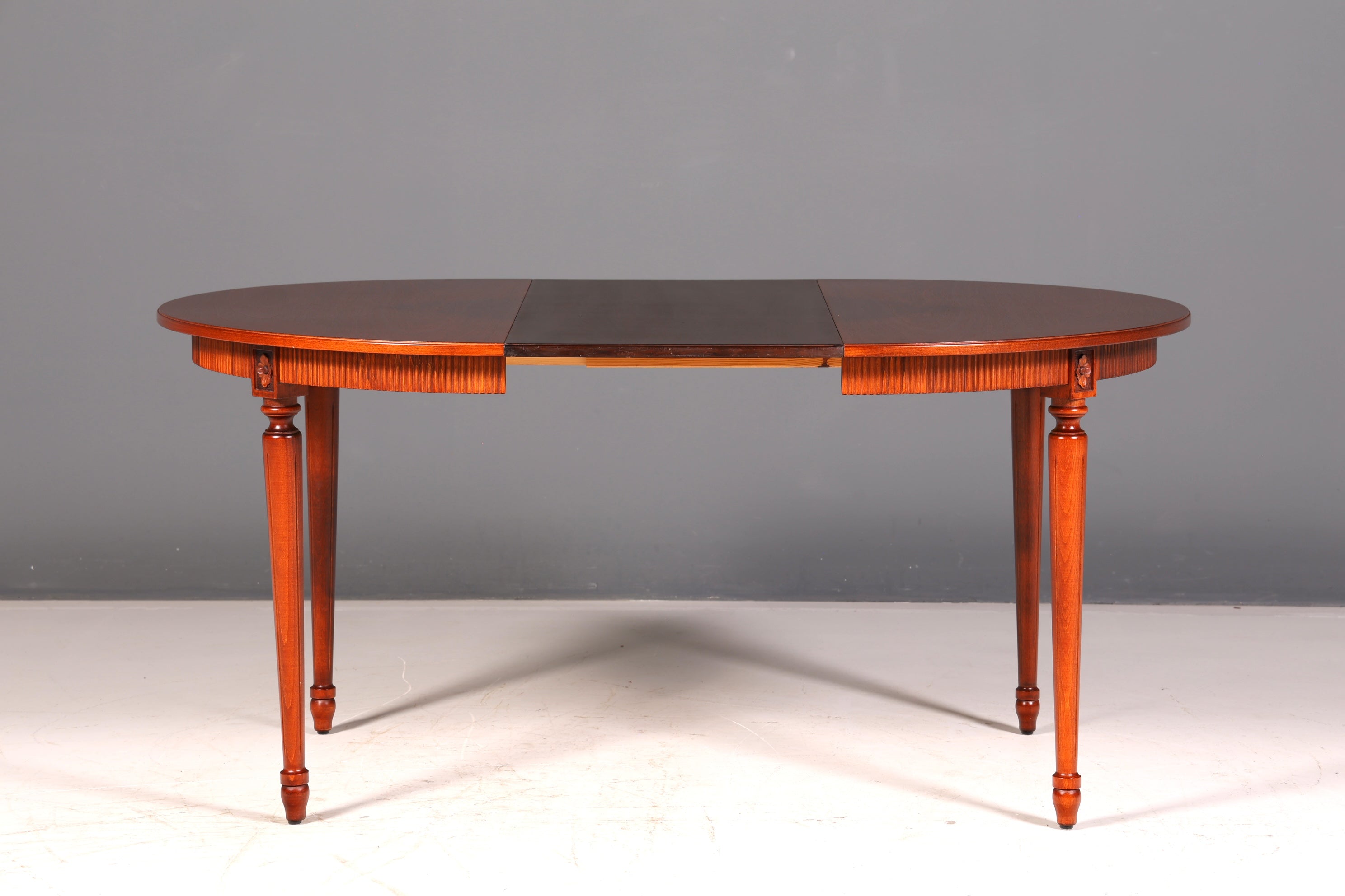 Stilvoller Tisch im Gustavianischen Stil Küchentisch Ausziehbar Antik Stil Esszimmer Tisch Esstisch Rund Vintage
