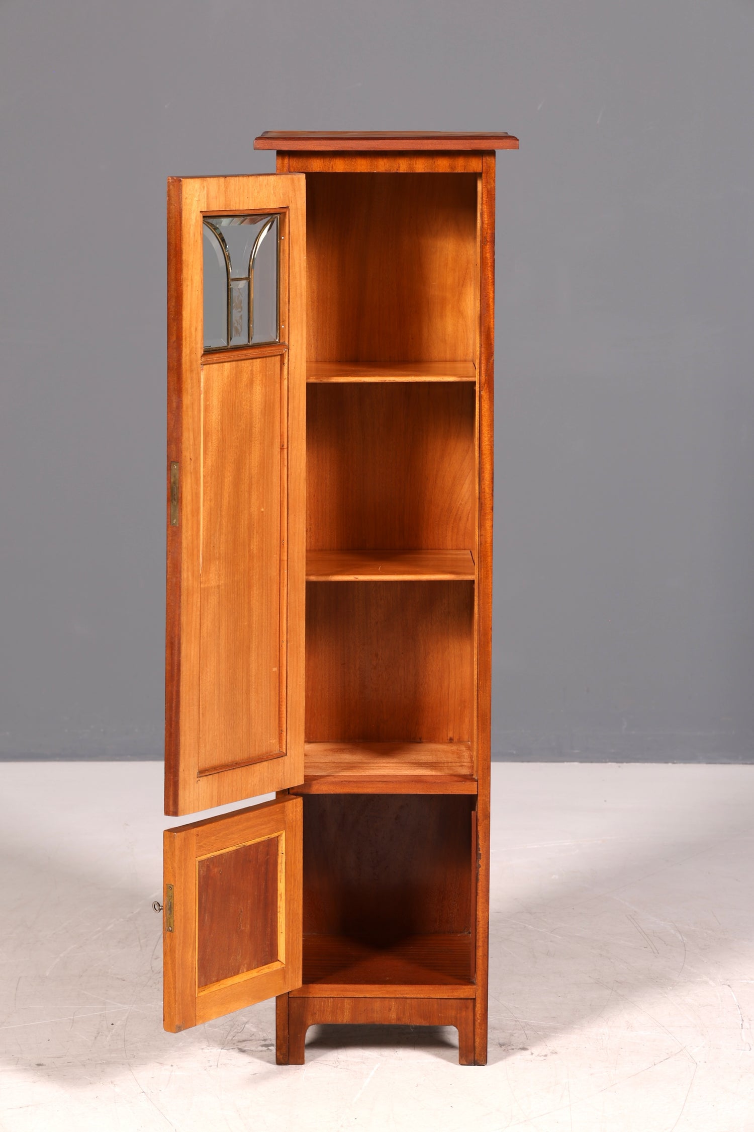 Stilvolle Jugendstil Vitrine Antiker Bücherschrank Eiche Glasvitrine Geschirrschrank Holzschrank