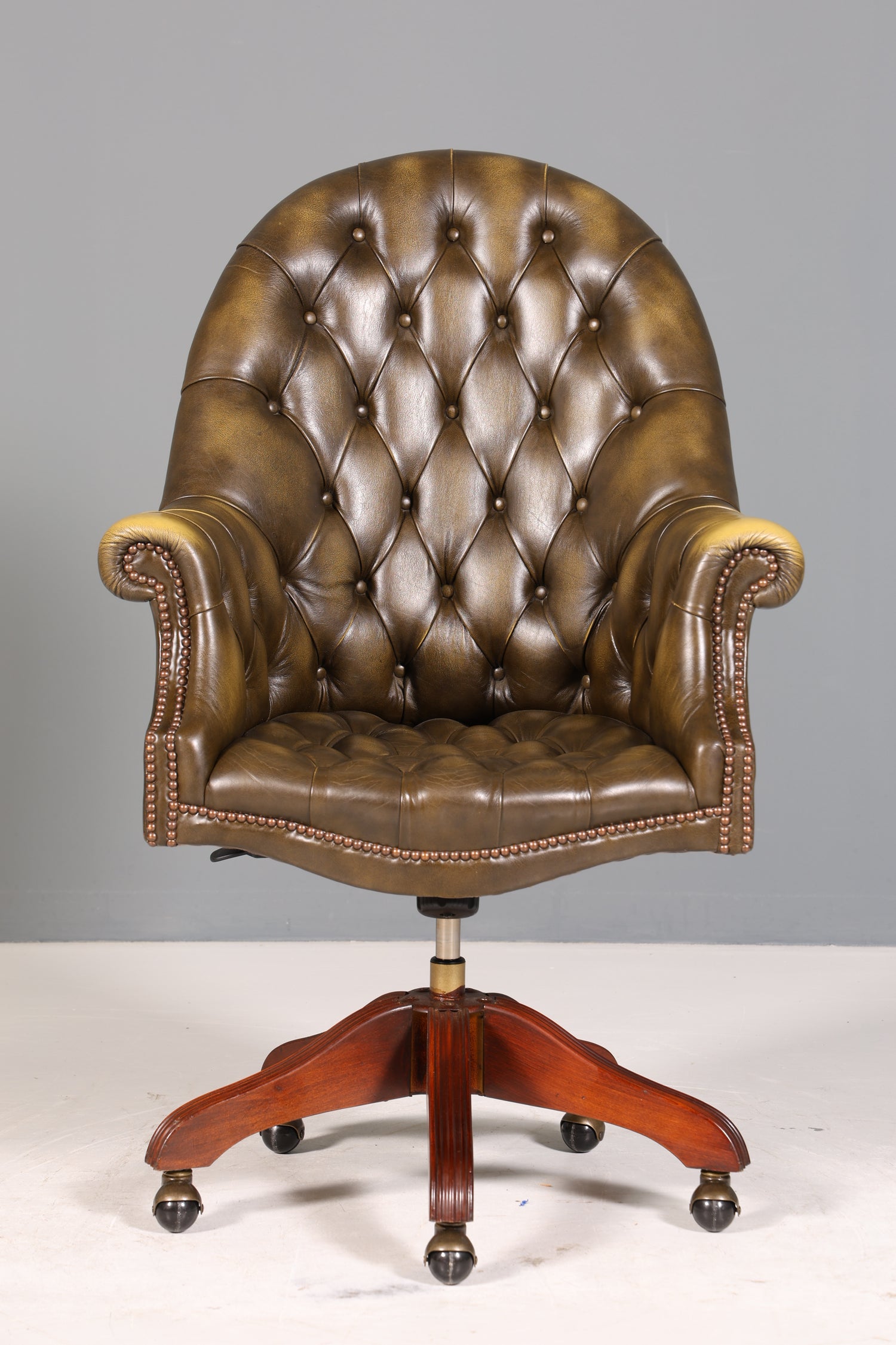 Wunderschöner Original Chesterfield Bürosessel &quot;Wade&quot; echt Leder Sessel Bürostuhl Captain Chair Sessel Office Chair 2 von 2