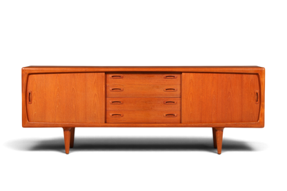 Hauptstadt Möblerei H.P. Hansen XXL Sideboard aus Teakholz im Mid-Century Design mit Schiebetüren und Schubladen