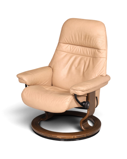 Hauptstadt Möblerei Stressless Sunrise Relaxsessel aus beigem Echtleder mit dunklem Holzfuß und Drehfunktion