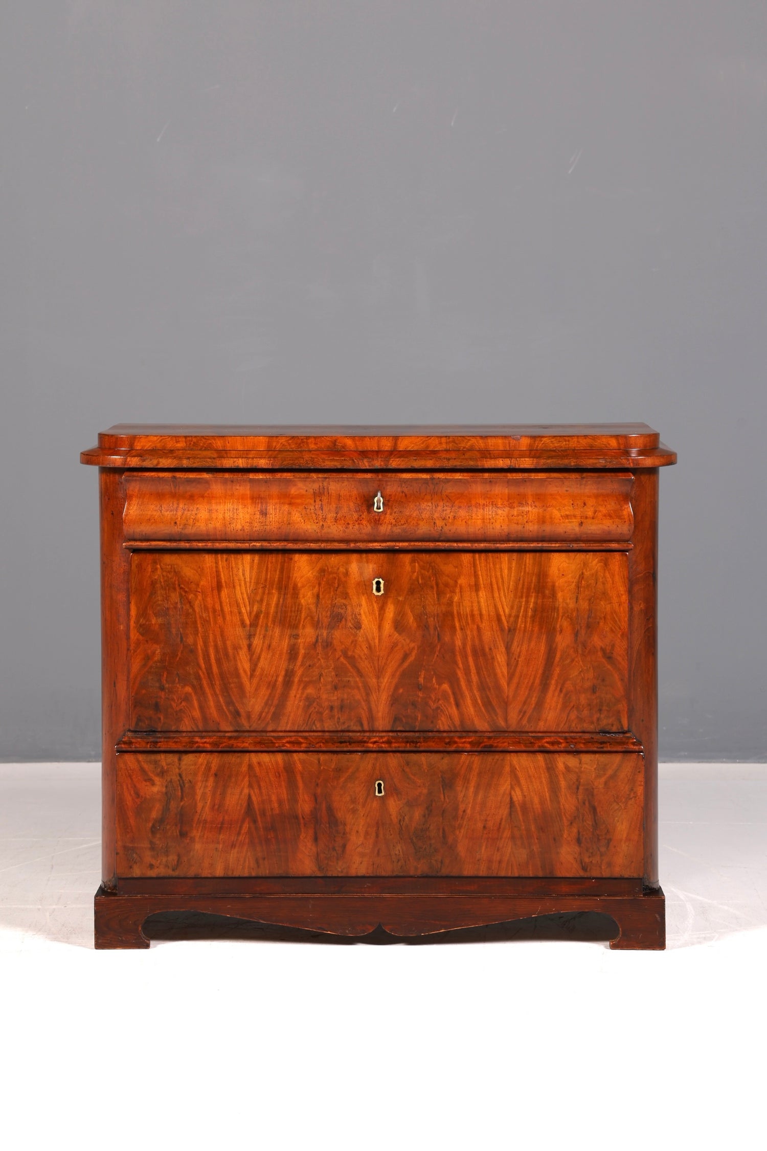 Edle Louis Philippe Kommode Nussbaum Gründerzeit Schubladenkommode Antik um 1890 Französisch
