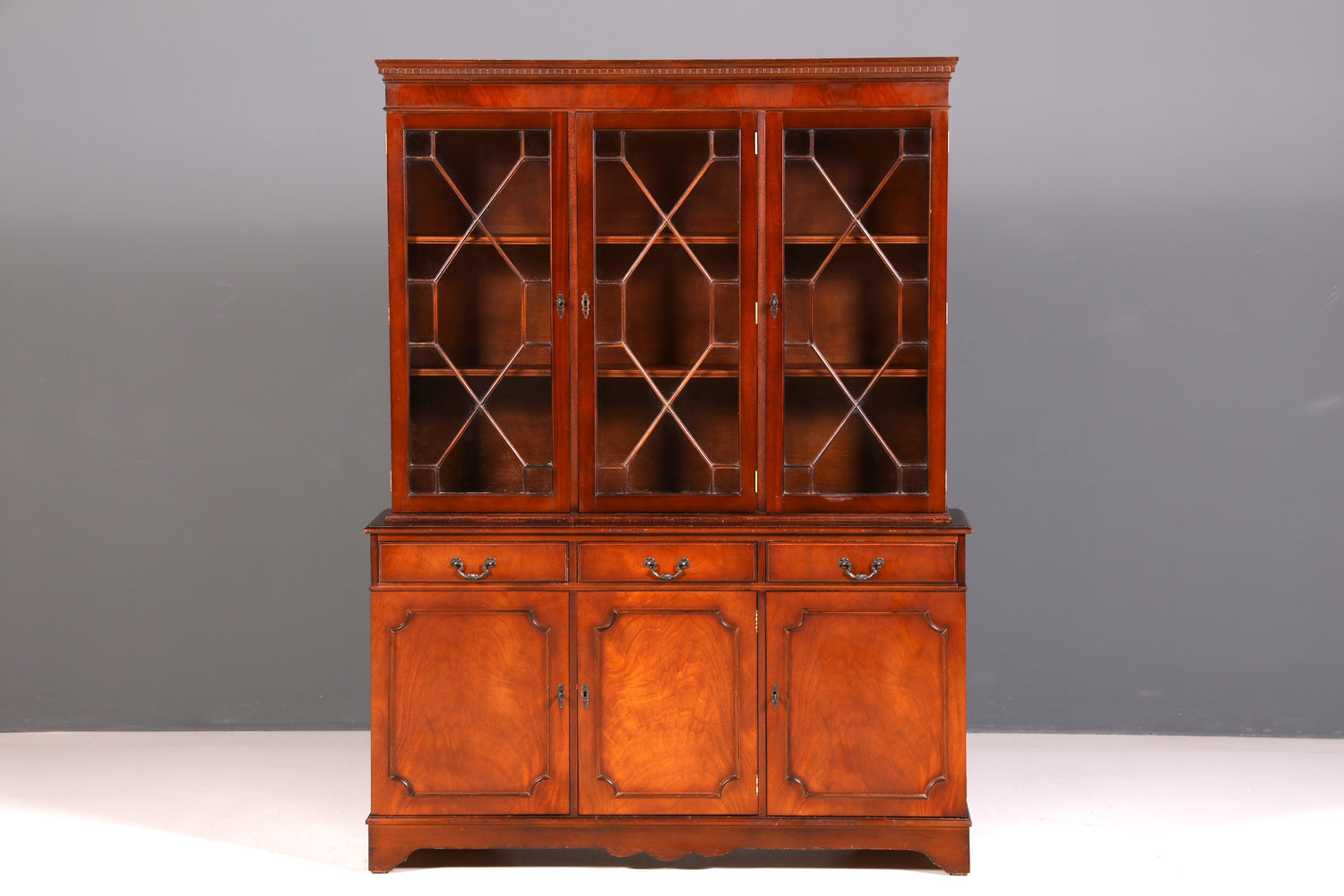 Wunderschöne Englische Vitrine Bibliothek Bücherschrank Buffet Schrank Antik 60s UK