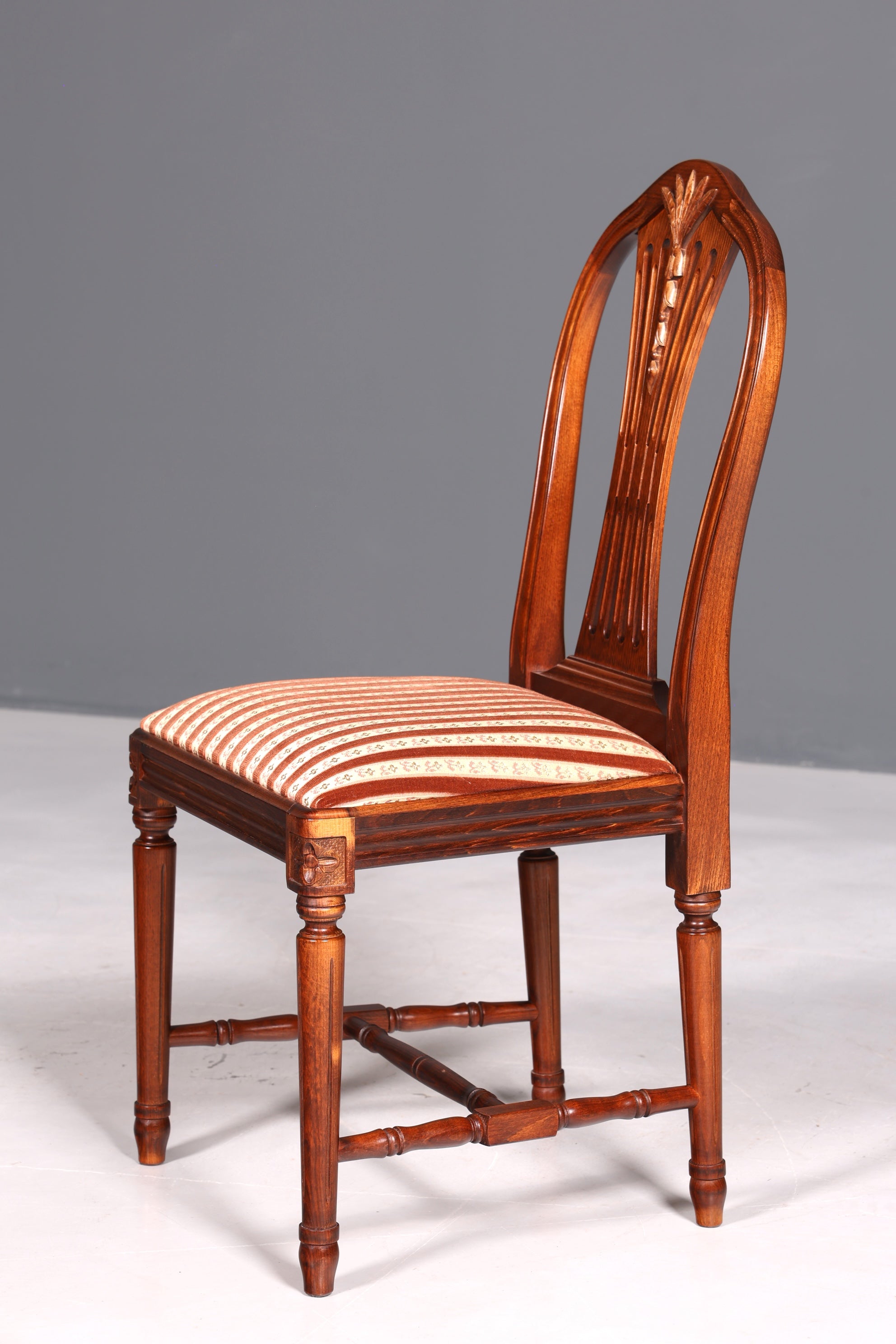 Traumhafter Stuhl im Gustavianischem Stil Englisch Küchenstuhl Antik Stil Sekretär Stuhl 2 von 2