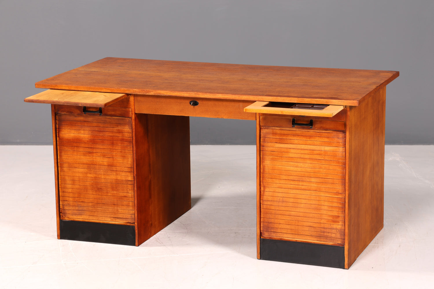 G226 Finish Wunderschöner Mid Century Schreibtisch Danish Design Bürotisch 60er Jahre Office Table (Kopie 2)