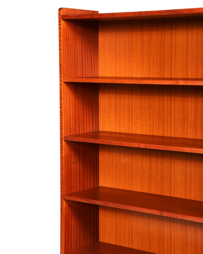 Hauptstadt Möblerei Mid Century Bücherregal aus massivem Holz mit schöner Maserung und höhenverstellbaren Einlegeböden