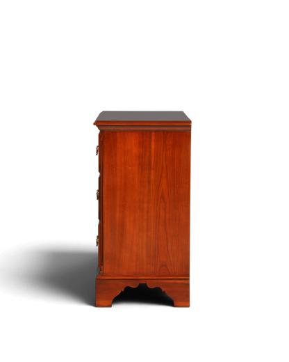 Hauptstadt Möblerei Kommode aus dunklem Holz in Seitenansicht mit klassischem Design und geschwungenem Sockel