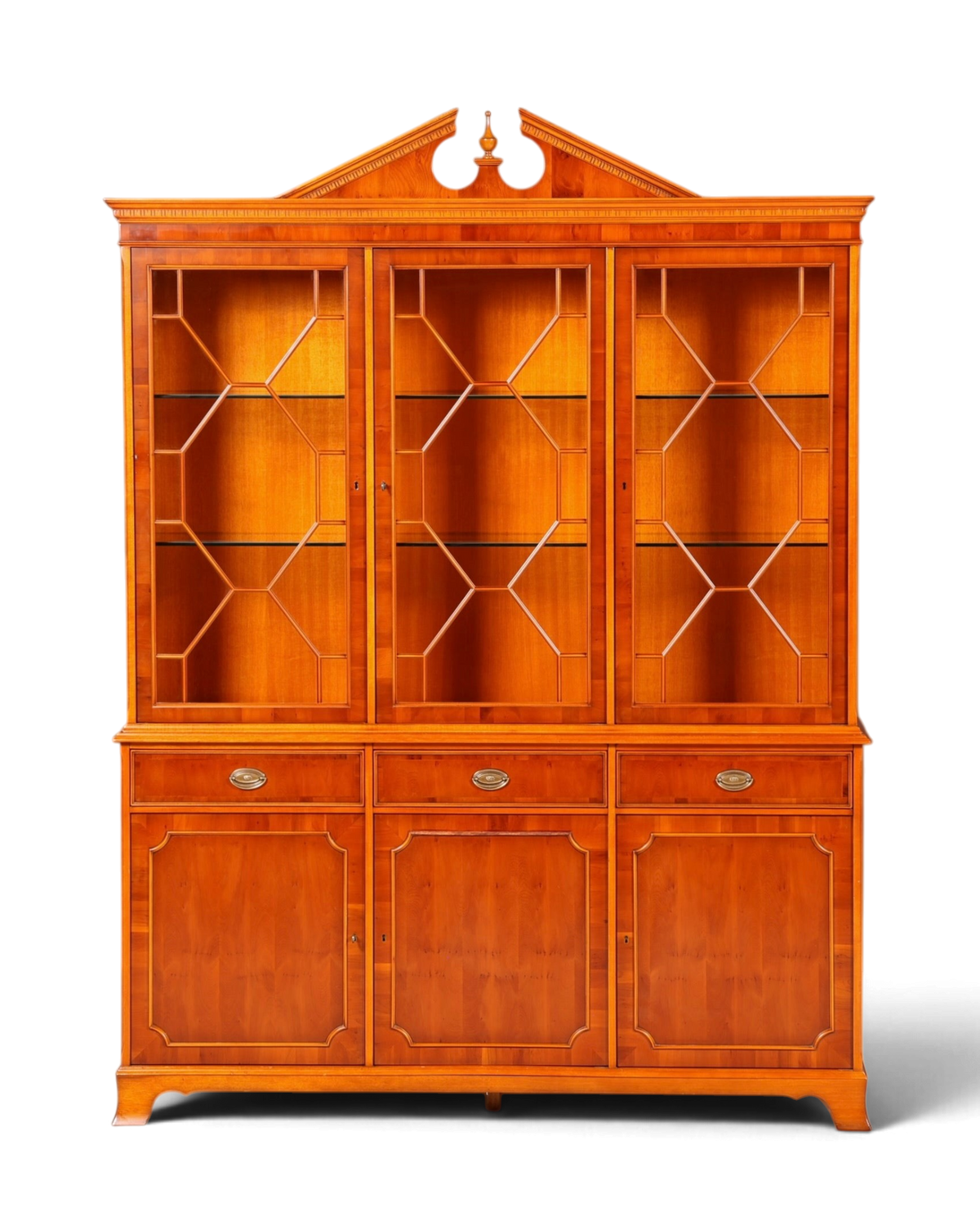 Hauptstadt Möblerei Heldense Vitrine aus englischer Eibe mit Glasfront und Schubladen im antiken Stil