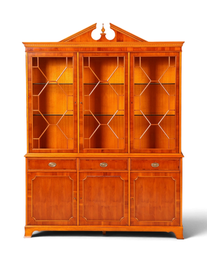 Hauptstadt Möblerei Heldense Vitrine aus englischer Eibe mit Glasfront und Schubladen im antiken Stil