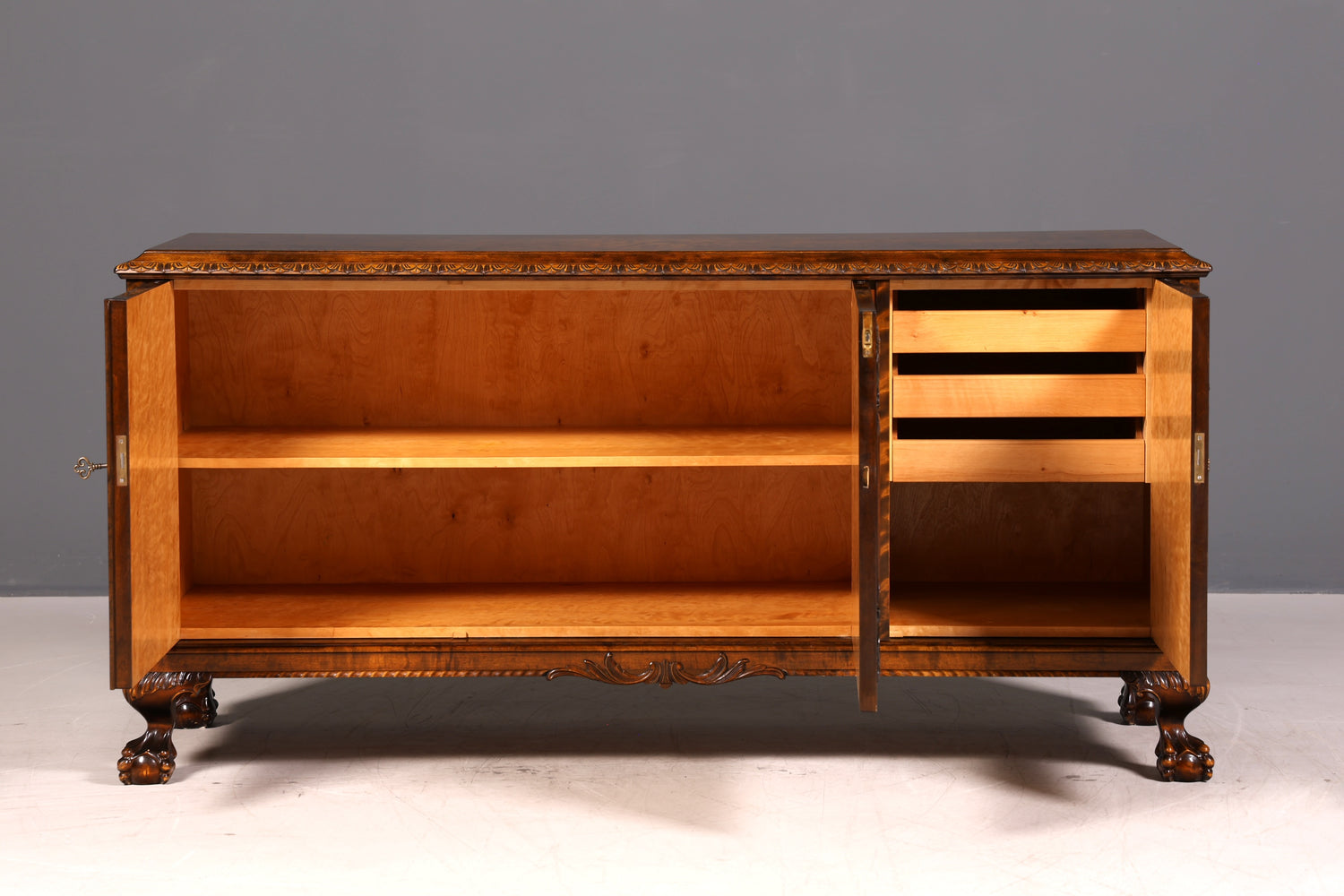 Traumhaftes Chippendale Sideboard Kommode Barock Stil Massivholz TV Schrank Antik