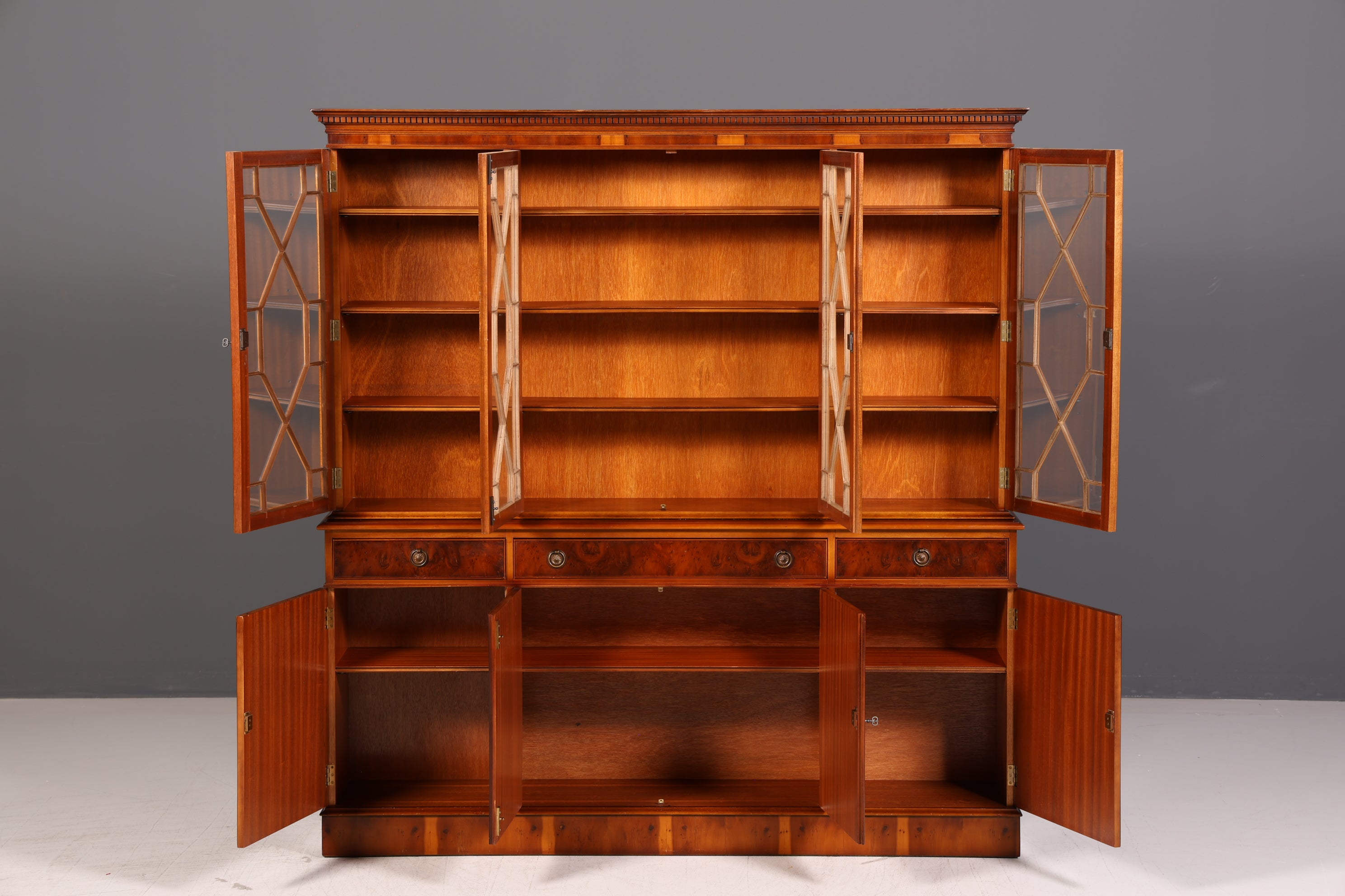 Wunderschöne Englische Vitrine Bücherschrank Buffet Englisch Glasvitrine Bibliothek Vitrinenschrank