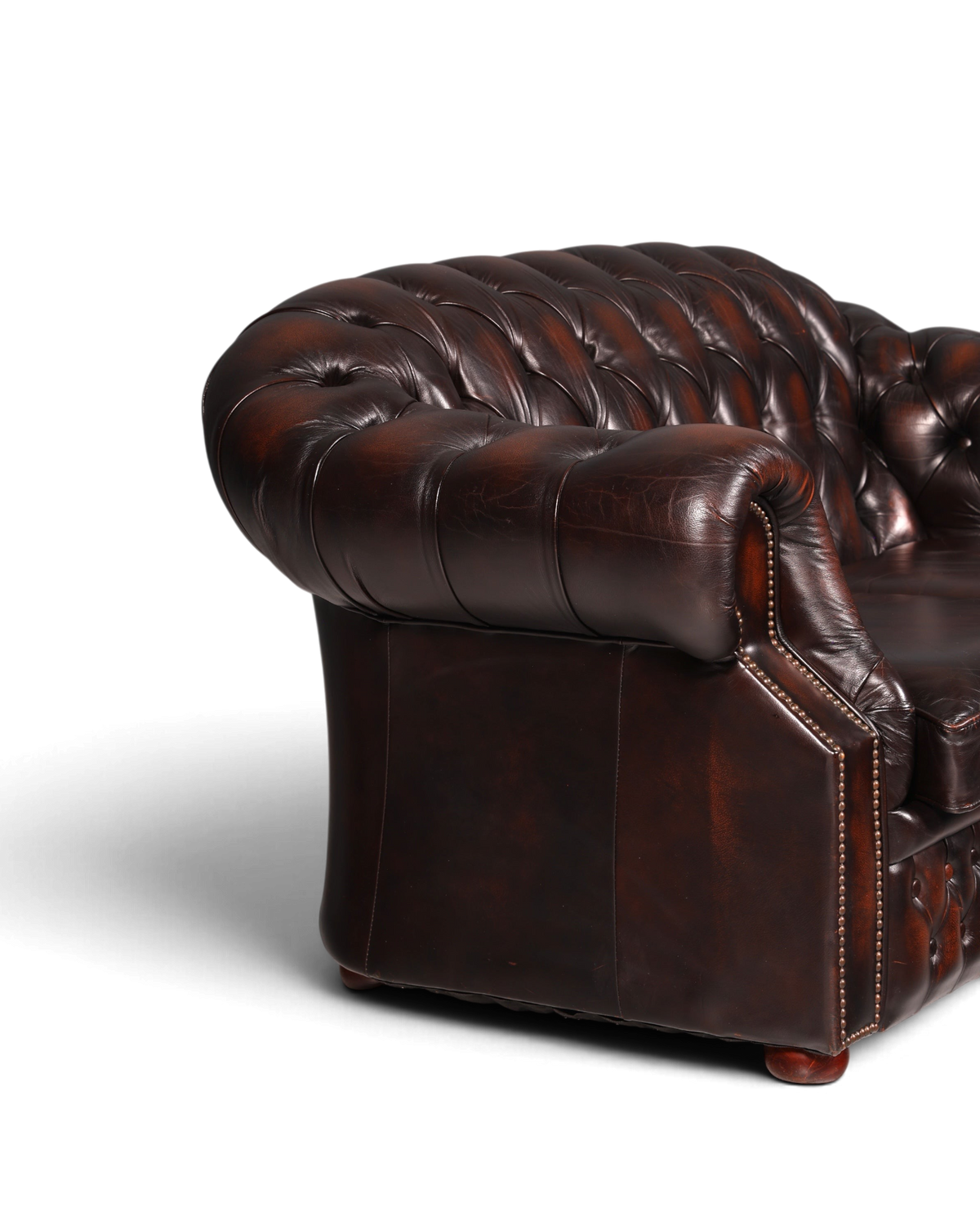 Hauptstadt Möblerei Chesterfield Centurion 2-Sitzer Sofa aus braunem Echtleder mit Knopfheftung und Ziernägeln