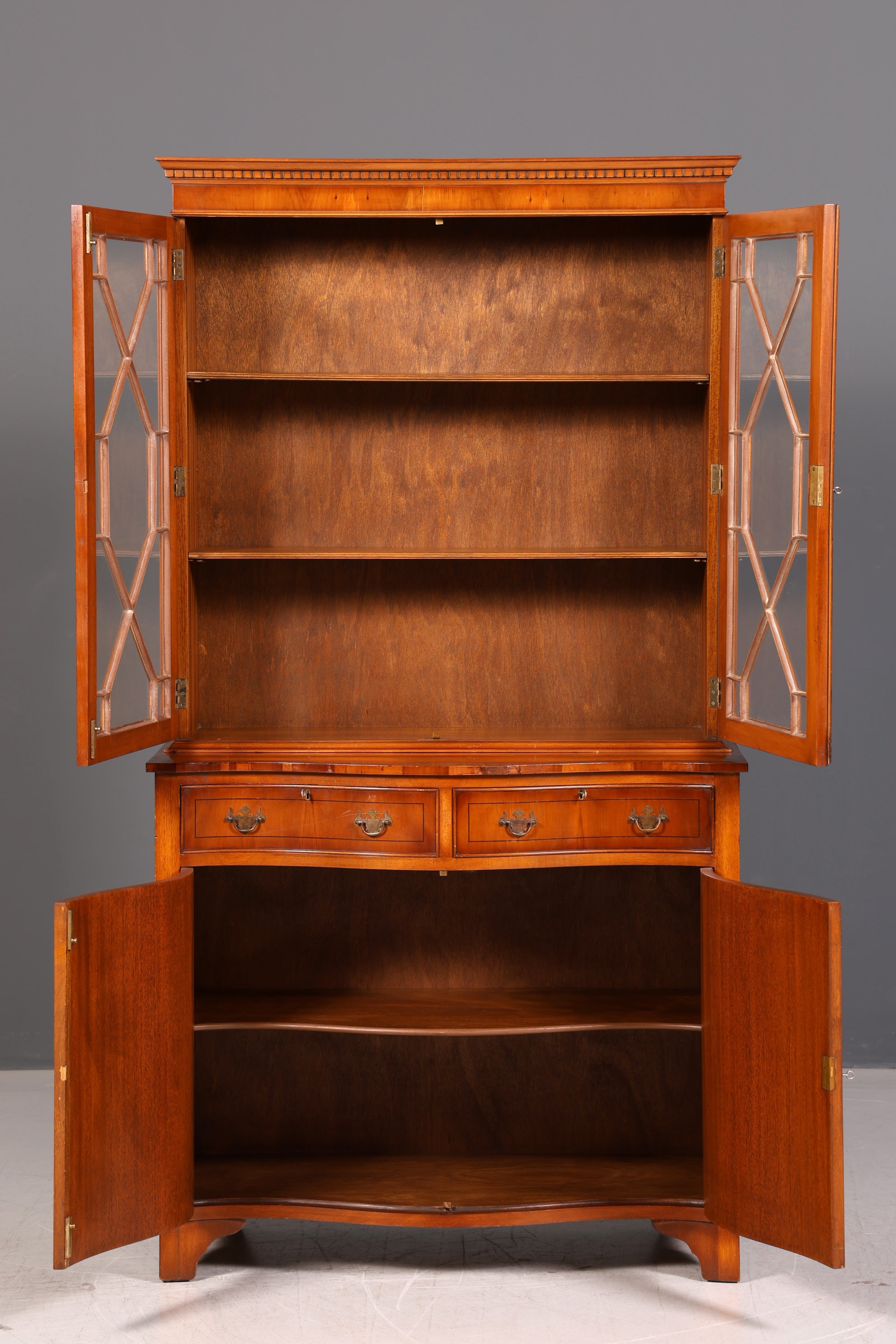 Wunderschöne Englische Vitrine Bücherschrank Eibe Aufsatzschrank Glasvitrine Buffet Sideboard Bibliothek