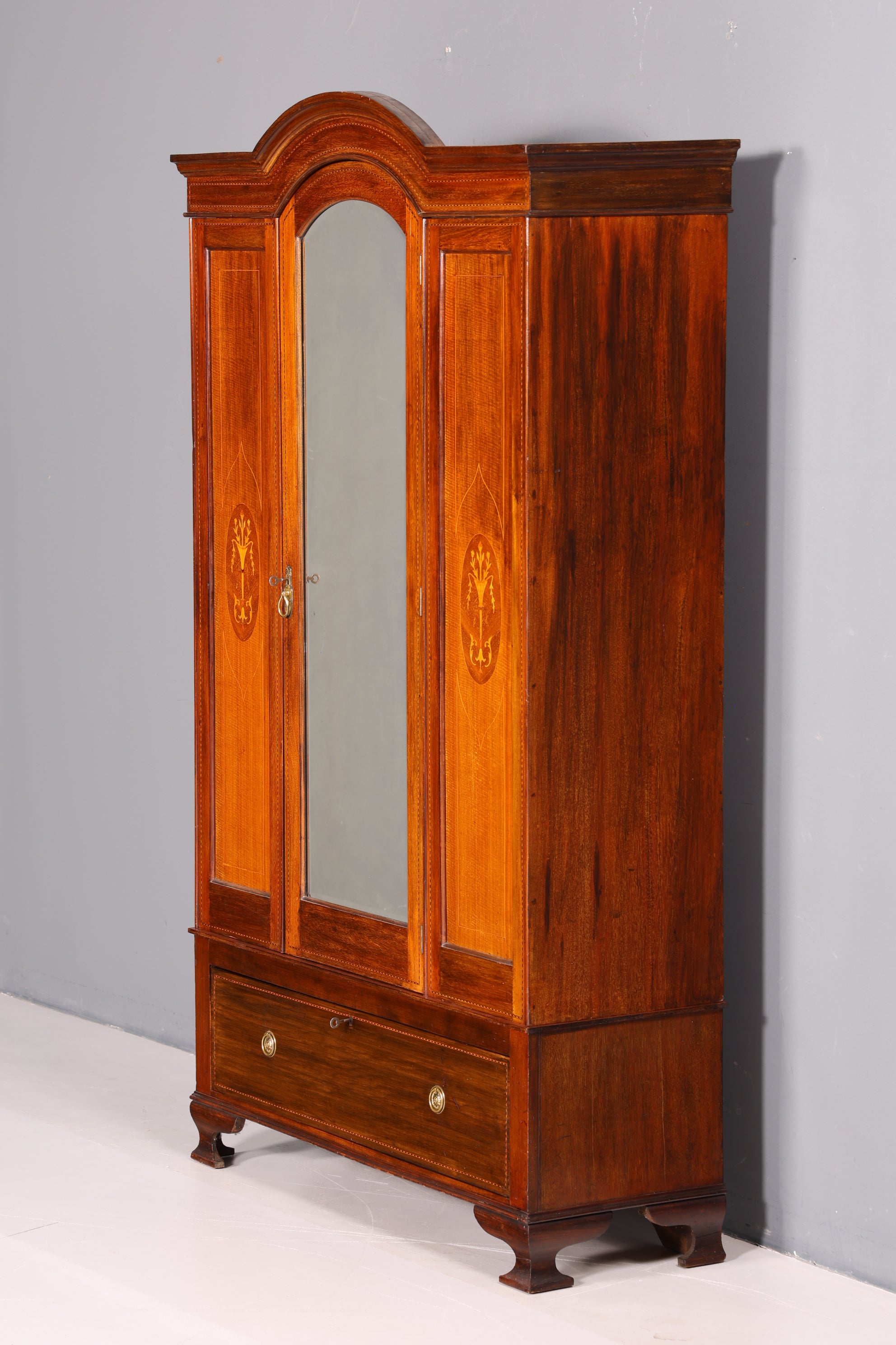 Traumhafter Jugendstil Kleiderschrank um 1910 Englisch Massiv Holz Antik Schrank Dielenschrank Wäscheschrank
