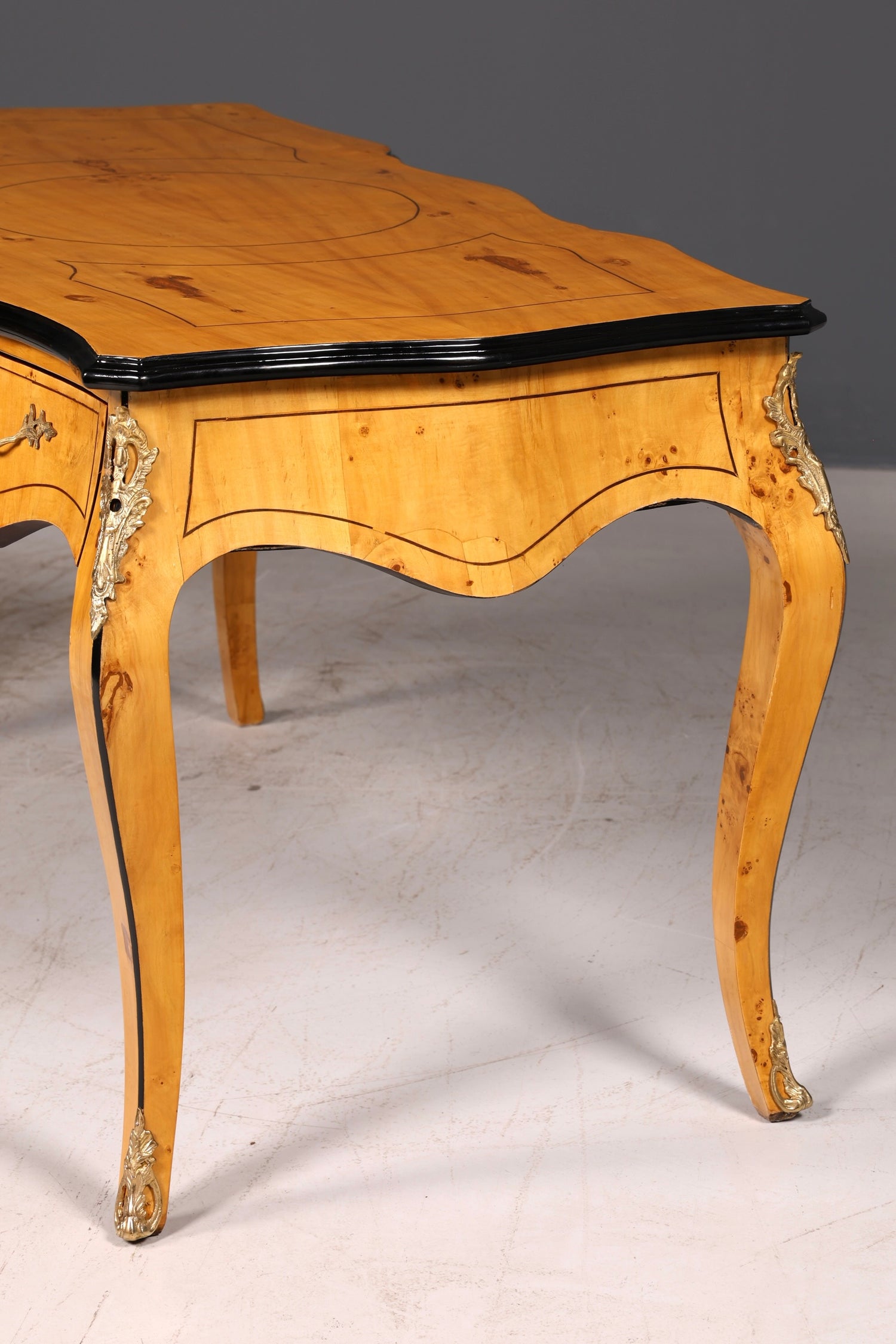 Beautiful Louis XV-style desk French office desk antique-style office table solid wood