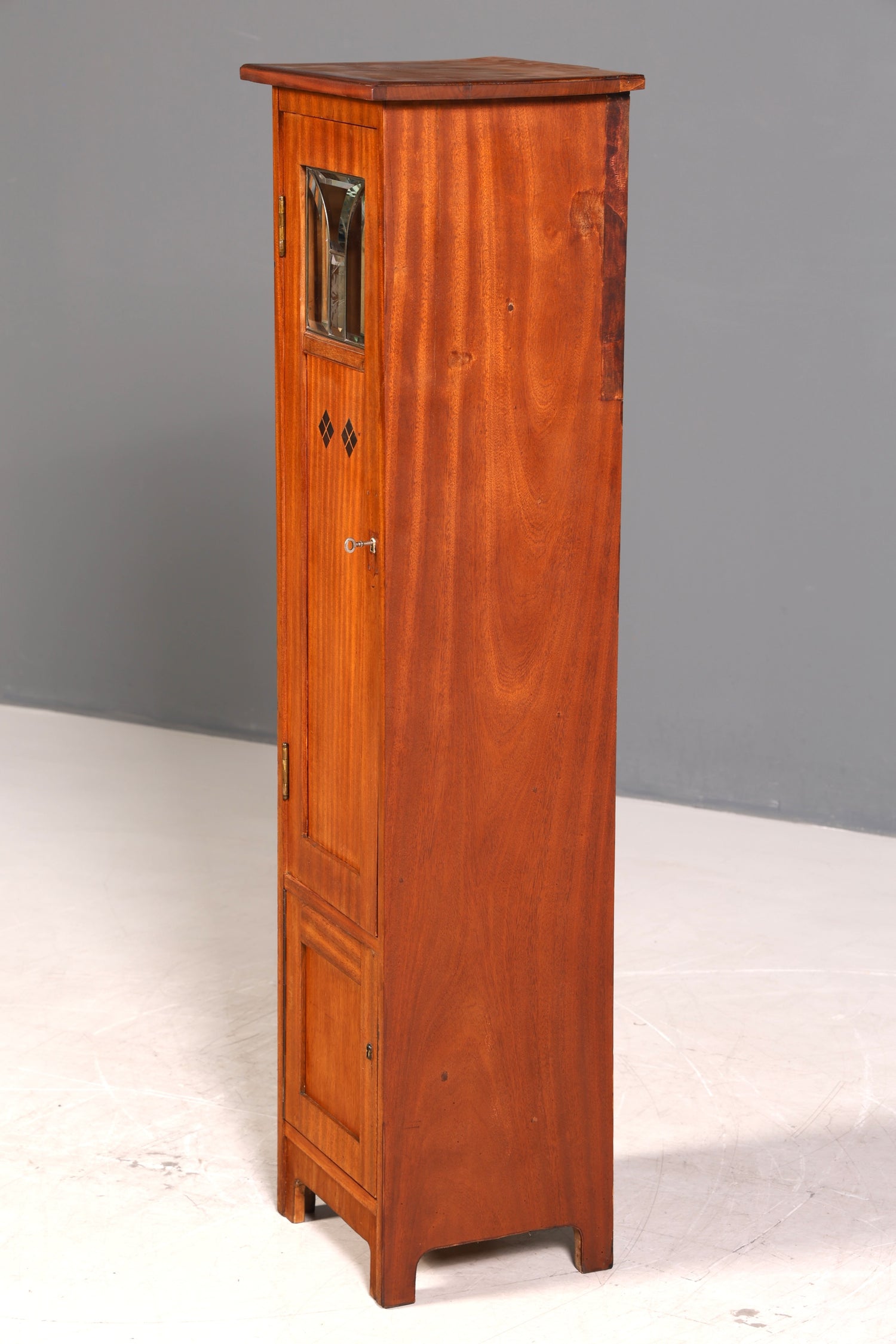 Stilvolle Jugendstil Vitrine Antiker Bücherschrank Eiche Glasvitrine Geschirrschrank Holzschrank