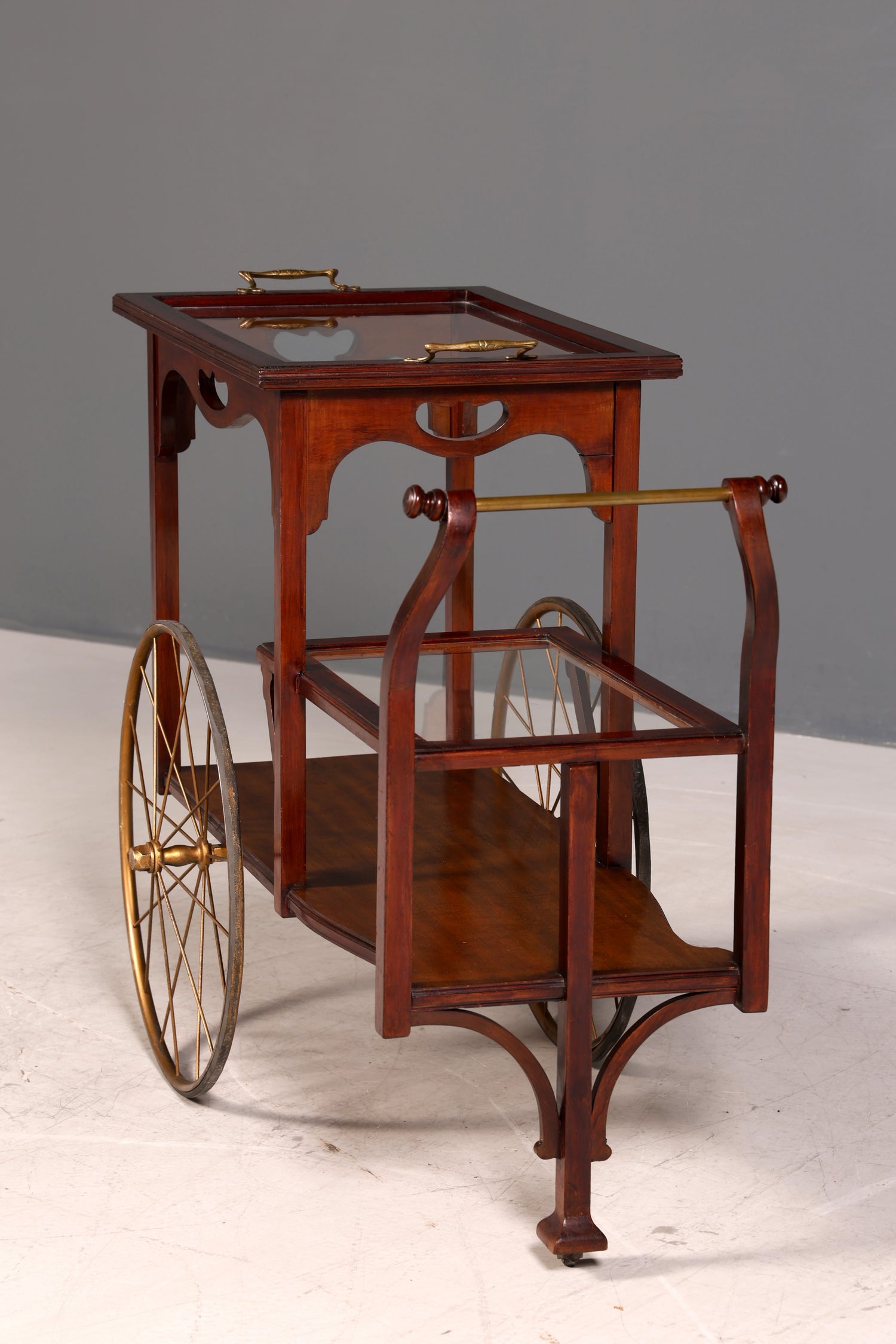 Wunderschöner filigraner Jugendstil Servierwagen Antik Glas Barwagen Teewagen um 1910