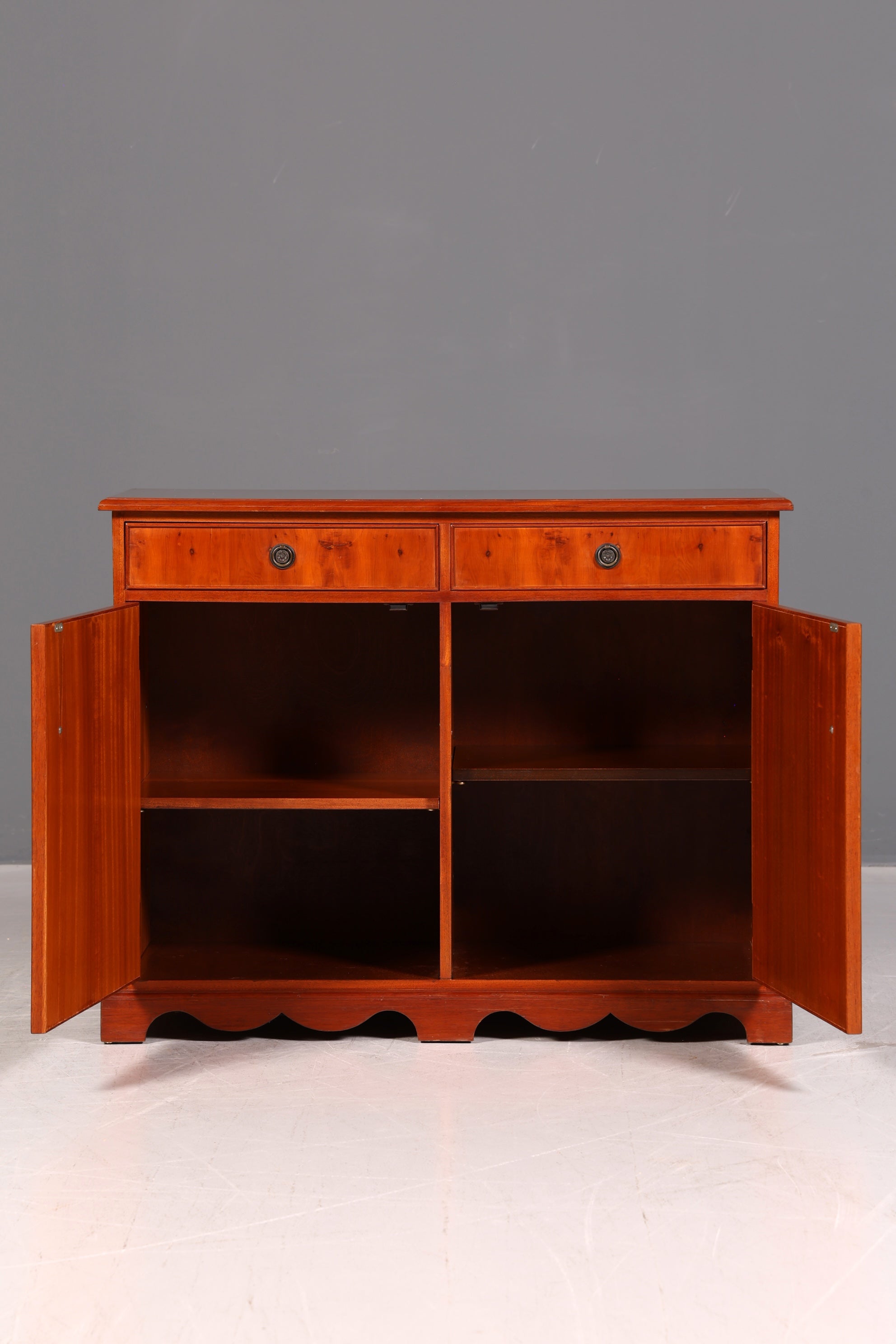 Wunderschöner Englischer Schrank Kommode Eibe Anrichte Buffet Sideboard Vintage