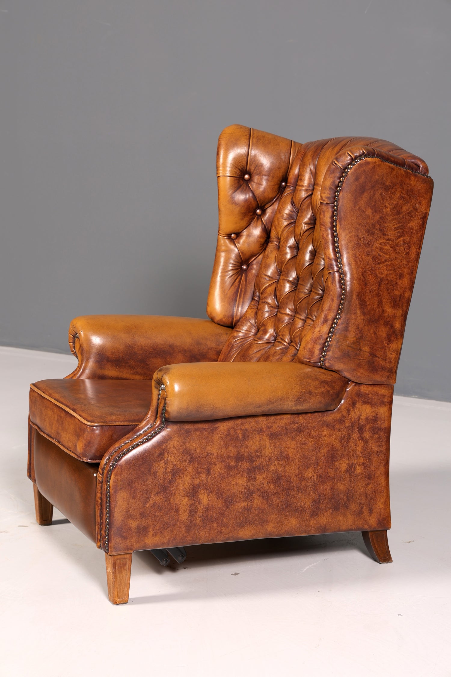 Wunderschöner Original Chesterfield Ohrenbackensessel Englisch Echt Leder Herrensessel Relaxsessel Liegefunktion Vintage
