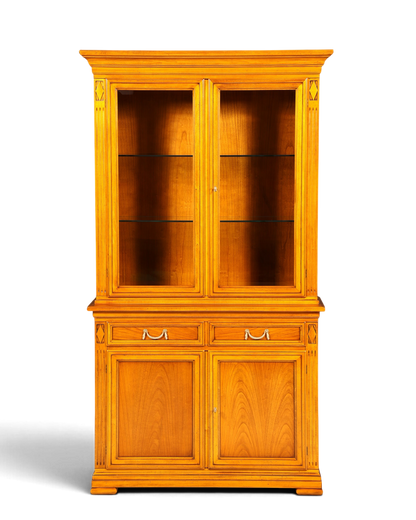 Hauptstadt Möblerei Selva Vitrine Villa Borghese aus massivem Holz mit Glasfront und antiken Details